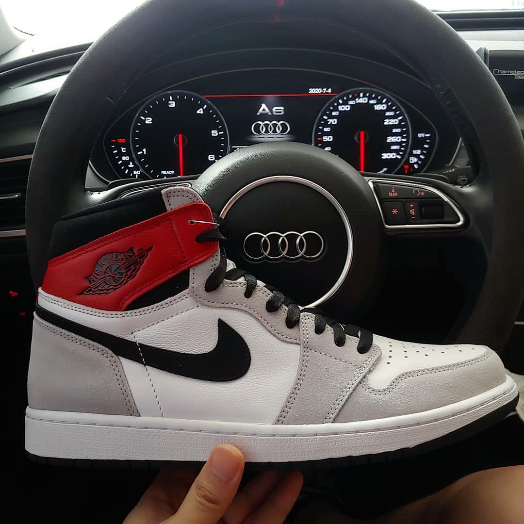 Jordan 1 Retro High OG Light Smoke Grey 착용 스타일 - 1