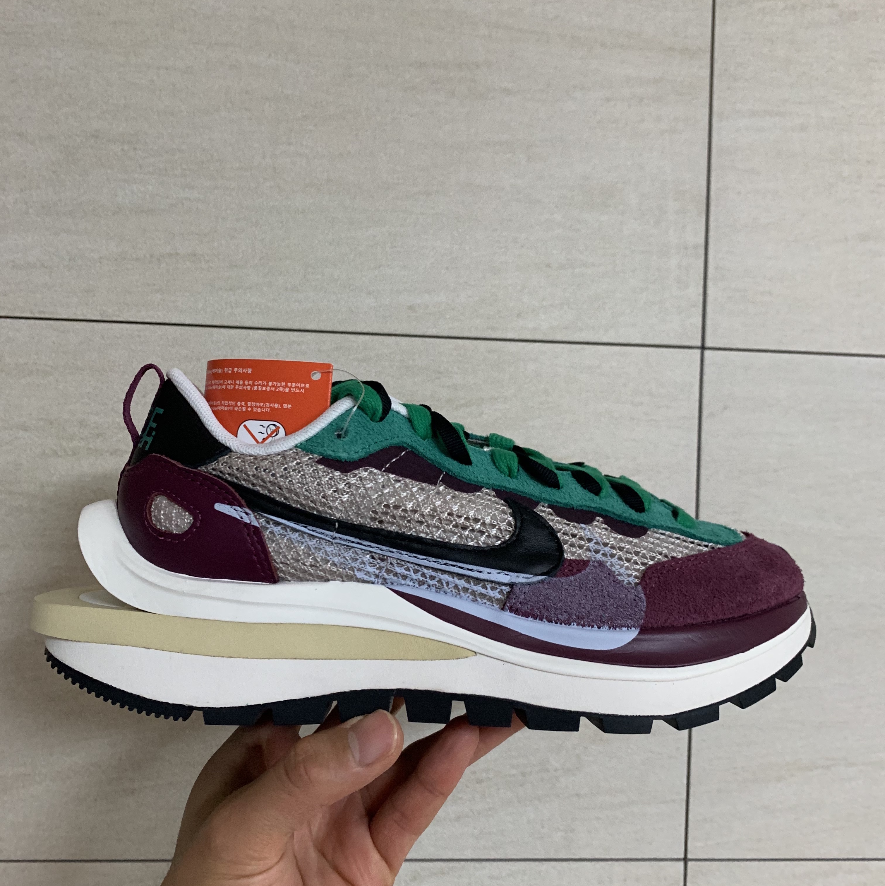 Nike x Sacai VaporWaffle String & Black Villain Red 착용 스타일