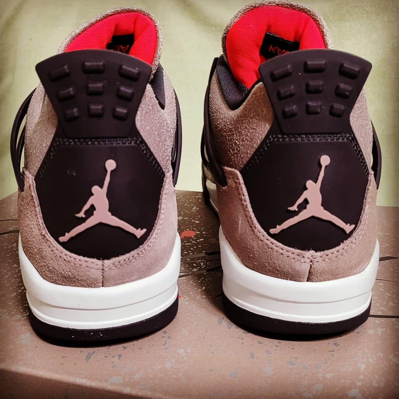 Jordan 4 Retro Taupe Haze 착용 스타일 - 4