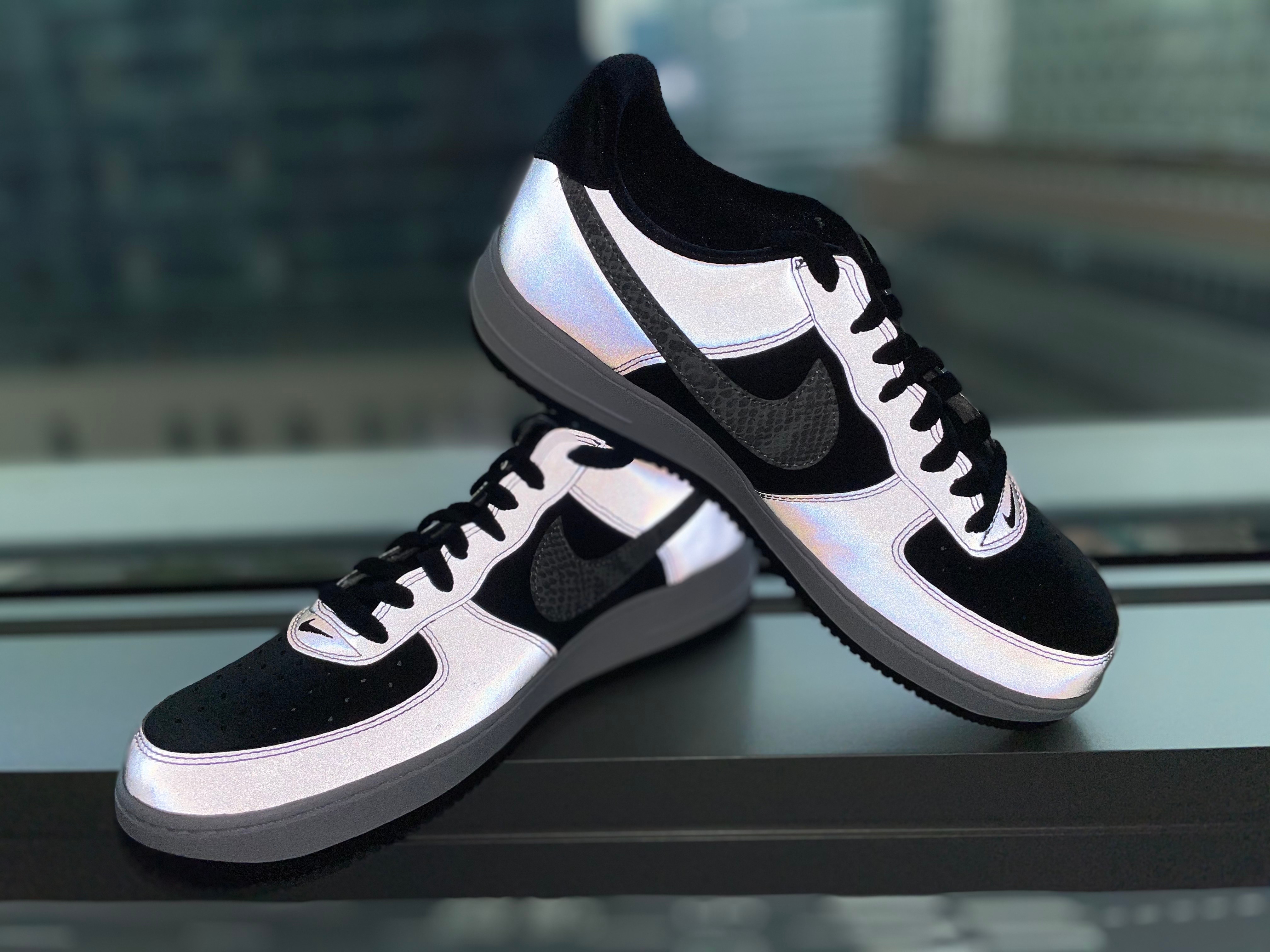 Nike Air Force 1 B Silver Snake 착용 스타일 - 2