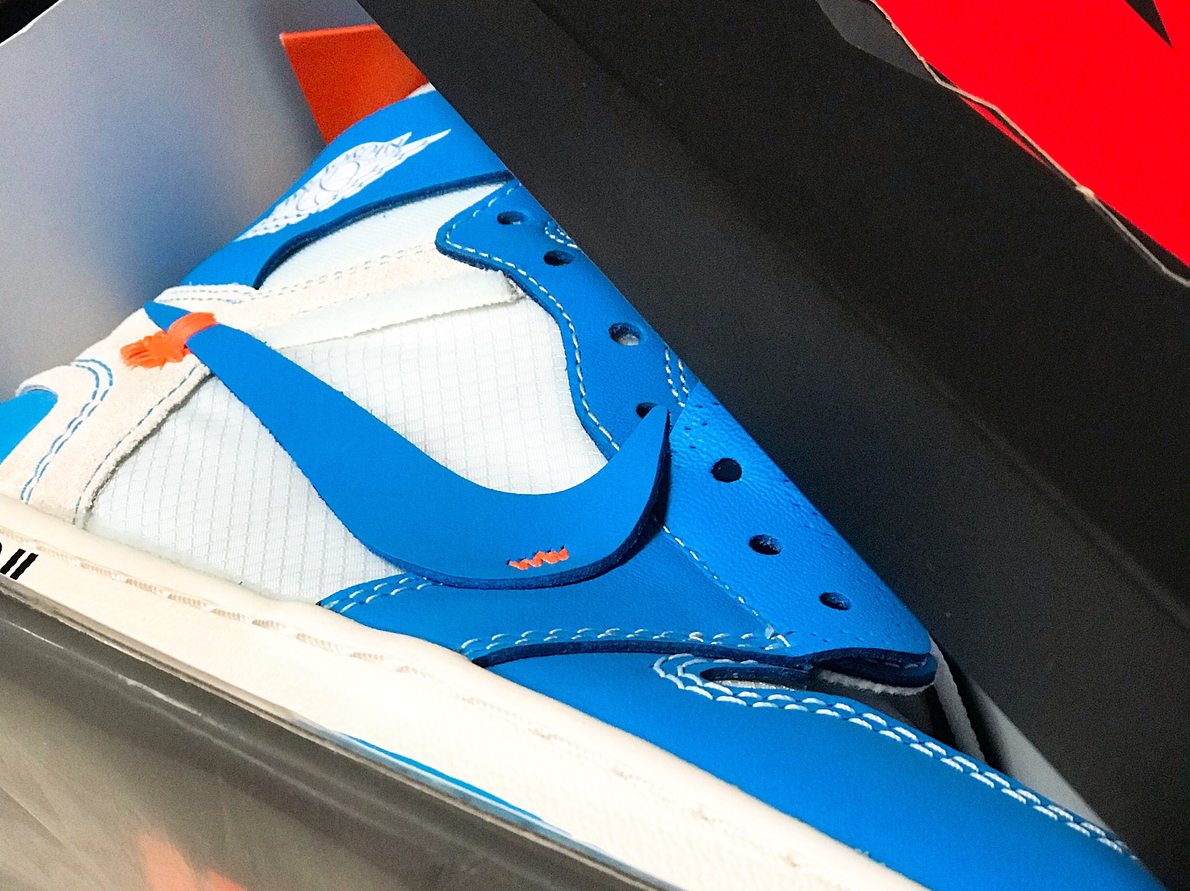 Jordan 1 x Off-White Retro High University Blue 착용 스타일 - 1