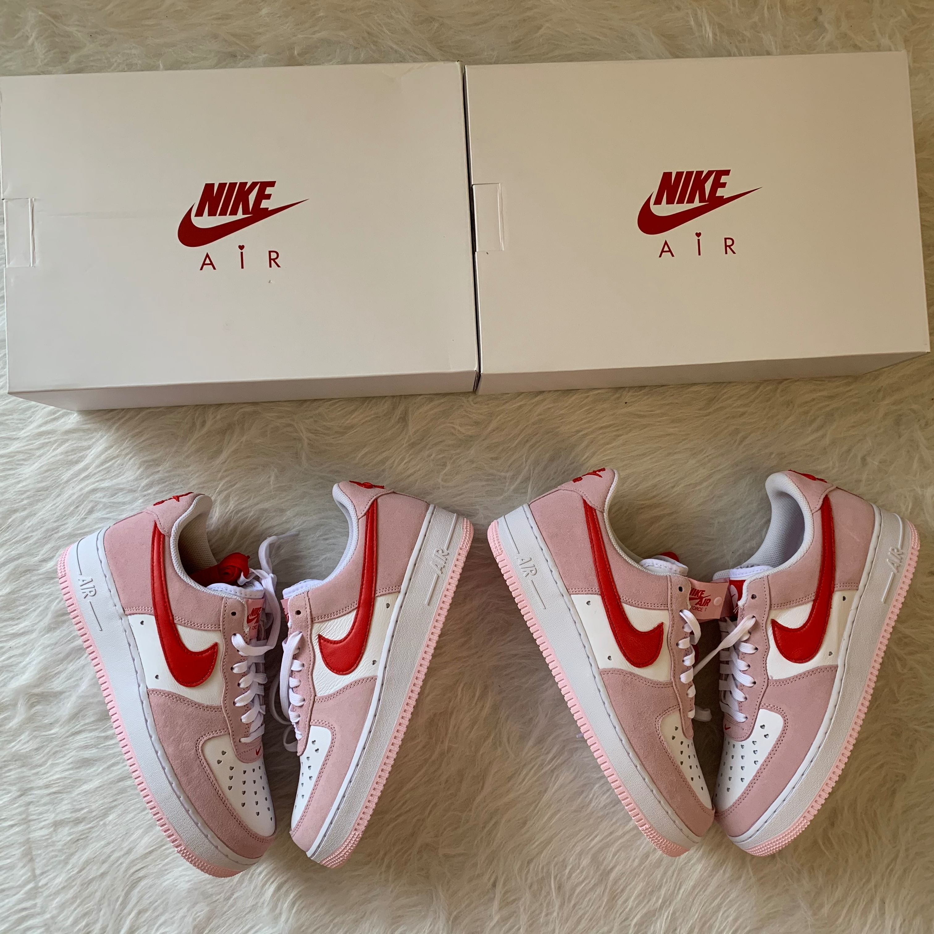 Nike Air Force 1 '07 QS Valentine's Day 착용 스타일