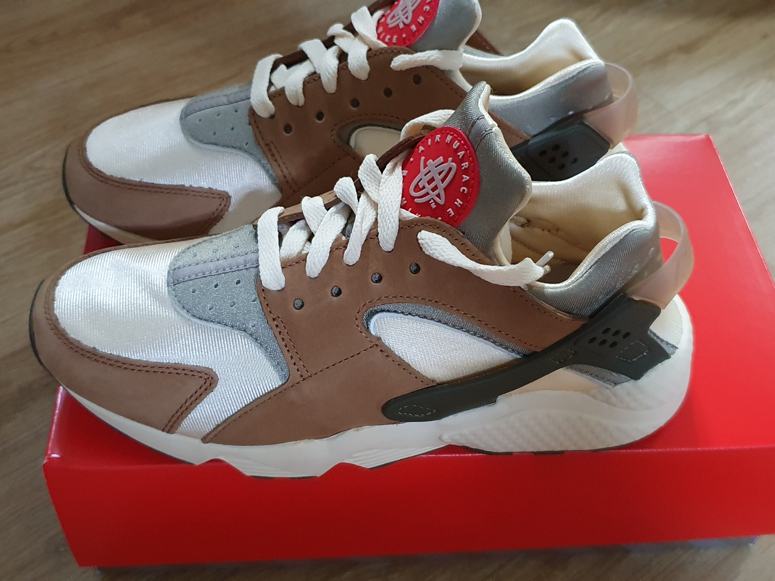 Nike x Stussy Air Huarache LE Desert Oak 착용 스타일