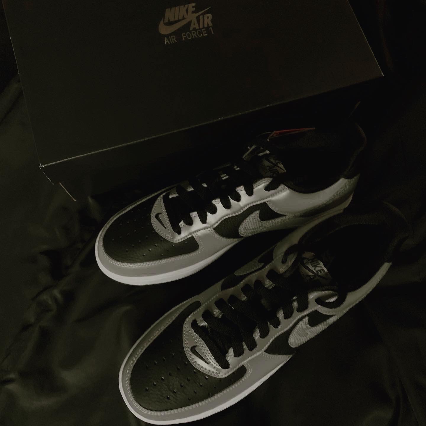 Nike Air Force 1 B Silver Snake 착용 스타일 - 2
