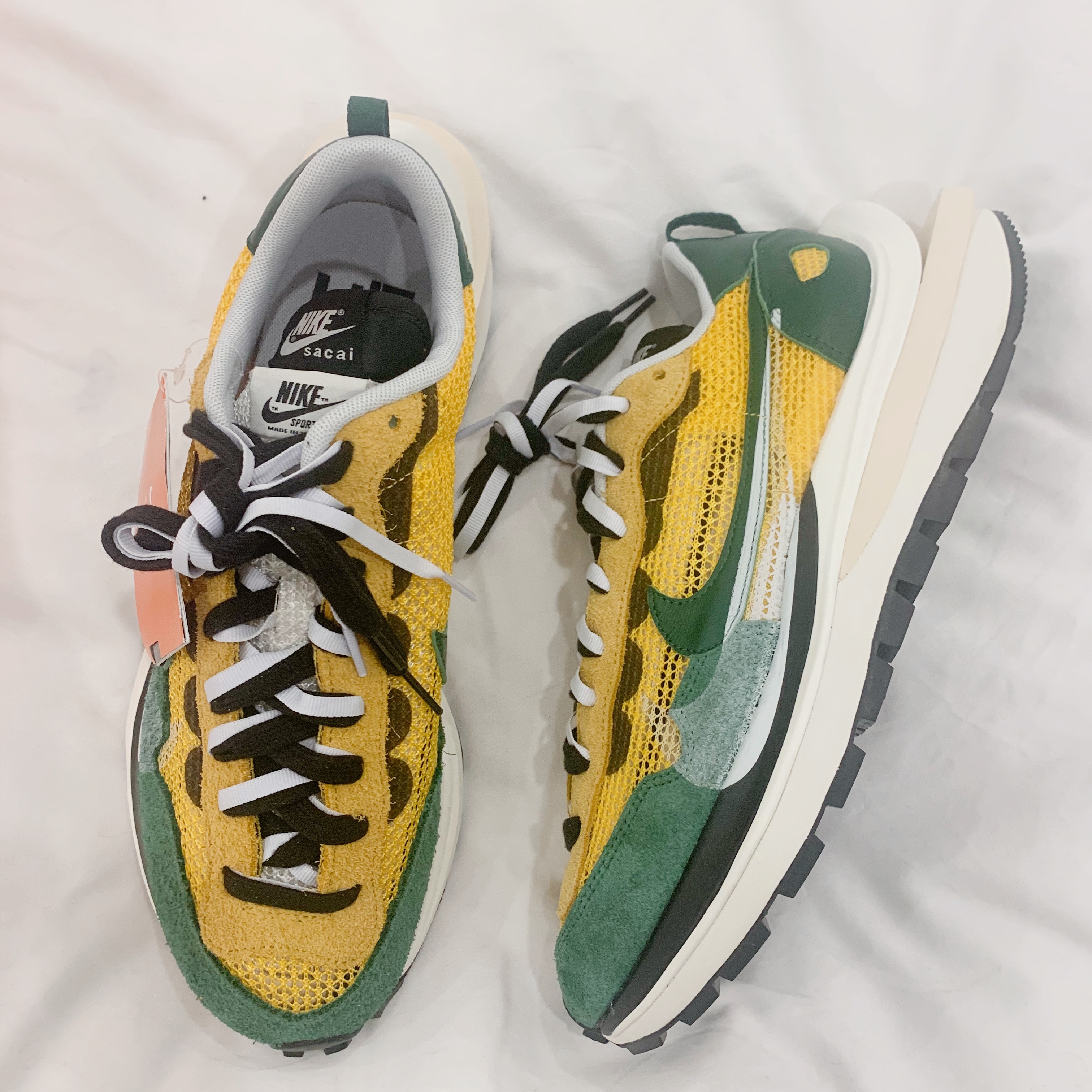 Nike x Sacai VaporWaffle Tour Yellow & Gorge Green Sail 착용 스타일