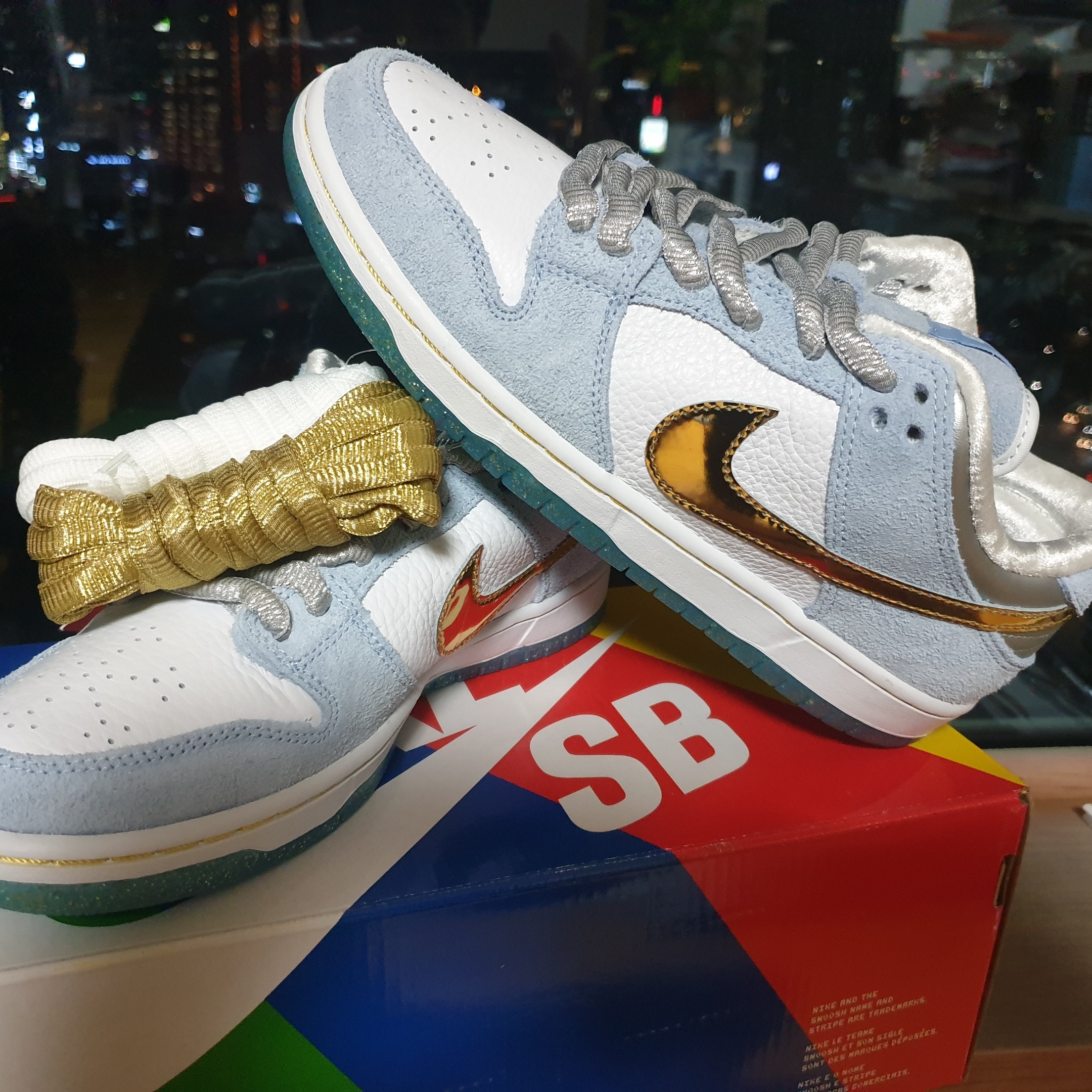Nike x Sean Cliver SB Dunk Low Holiday Special 착용 스타일 - 5