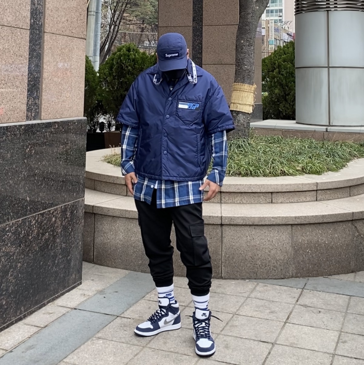 Jordan 1 Retro High OG CO.JP Midnight Navy, Supreme Wool Camp Cap Navy - 20FW 착용 스타일