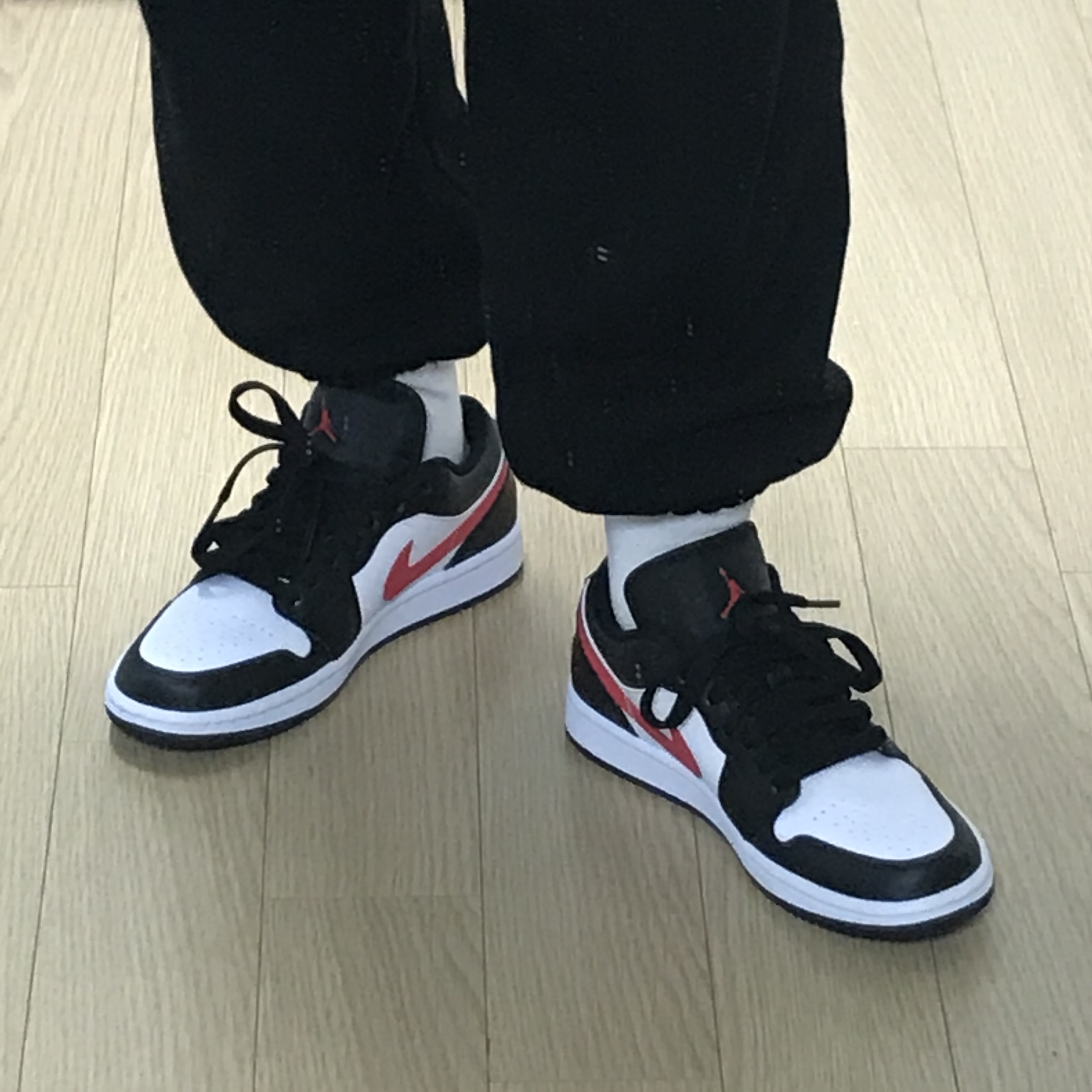 (W) Jordan 1 Low Black Siren Red 착용 스타일
