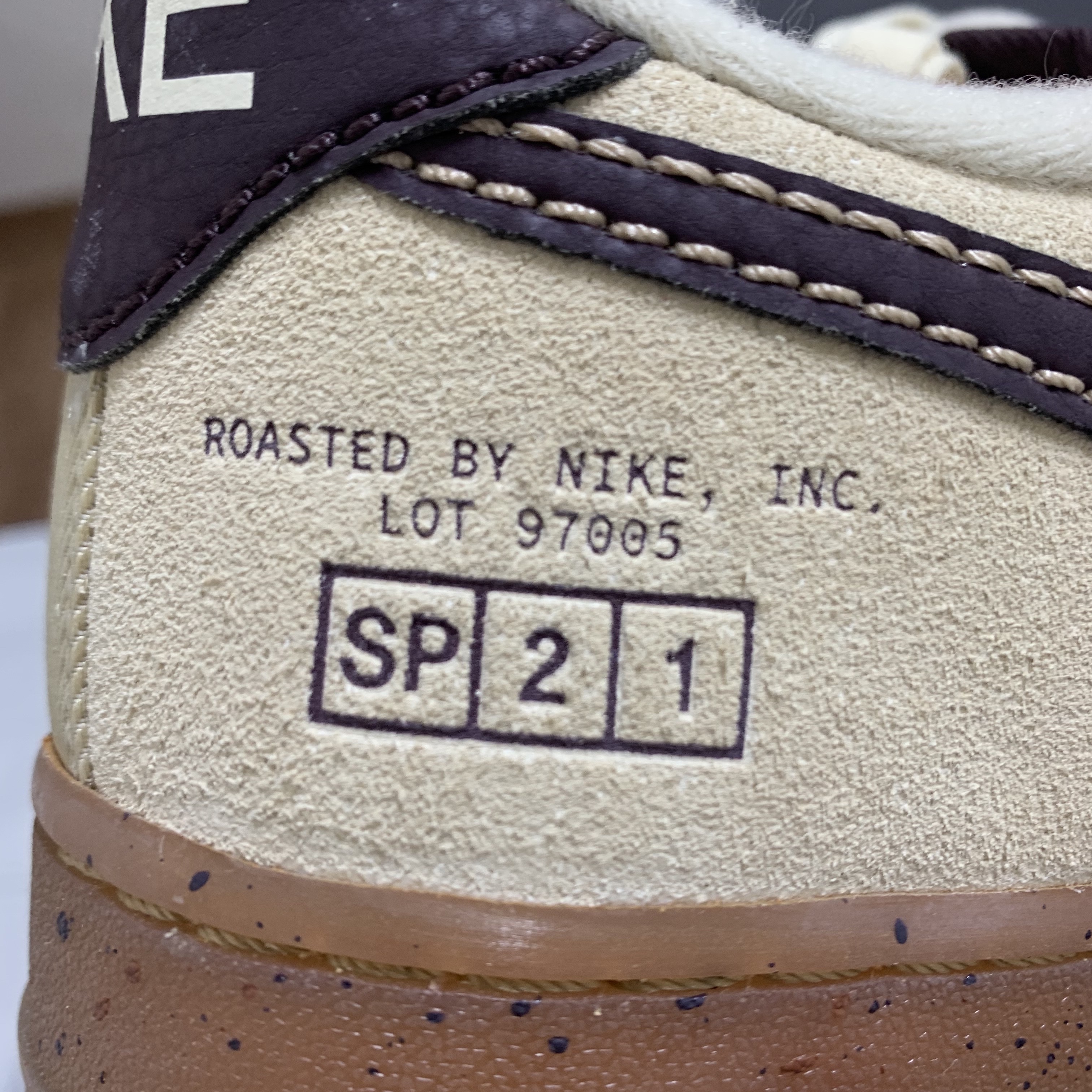 Nike Air Force 1 '07 LV8 Coffee 착용 스타일 - 2