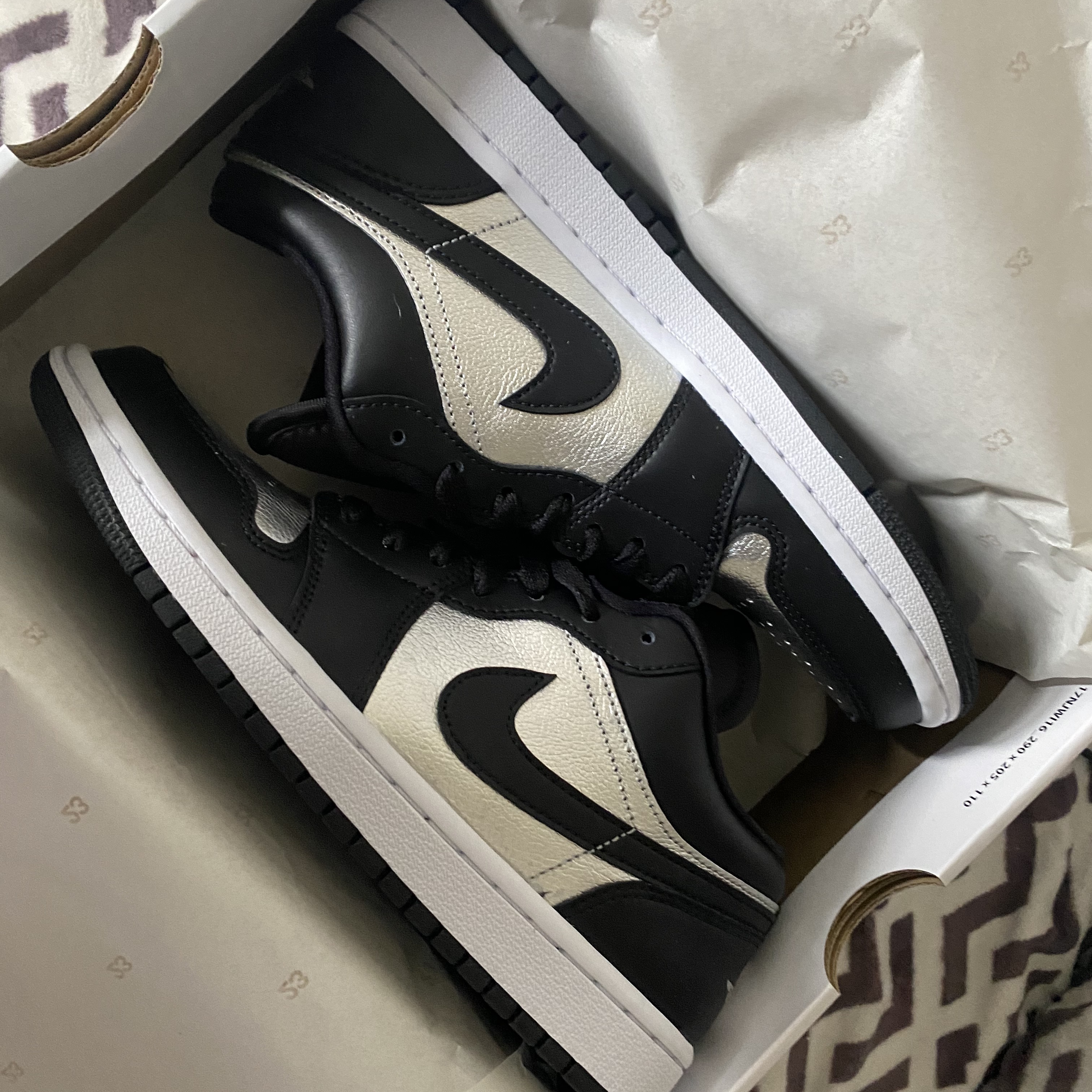 (W) Jordan 1 Low SE Silver Toe 착용 스타일 - 2