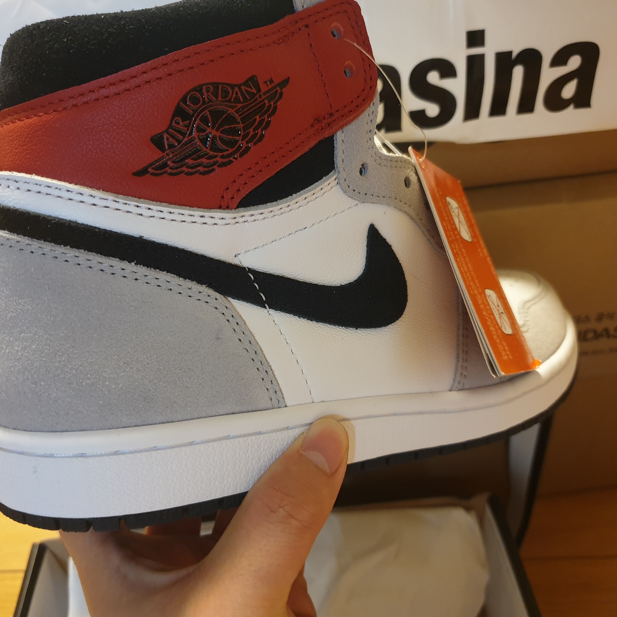 Jordan 1 Retro High OG Light Smoke Grey 착용 스타일 - 3