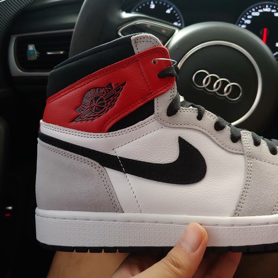 Jordan 1 Retro High OG Light Smoke Grey 착용 스타일 - 2