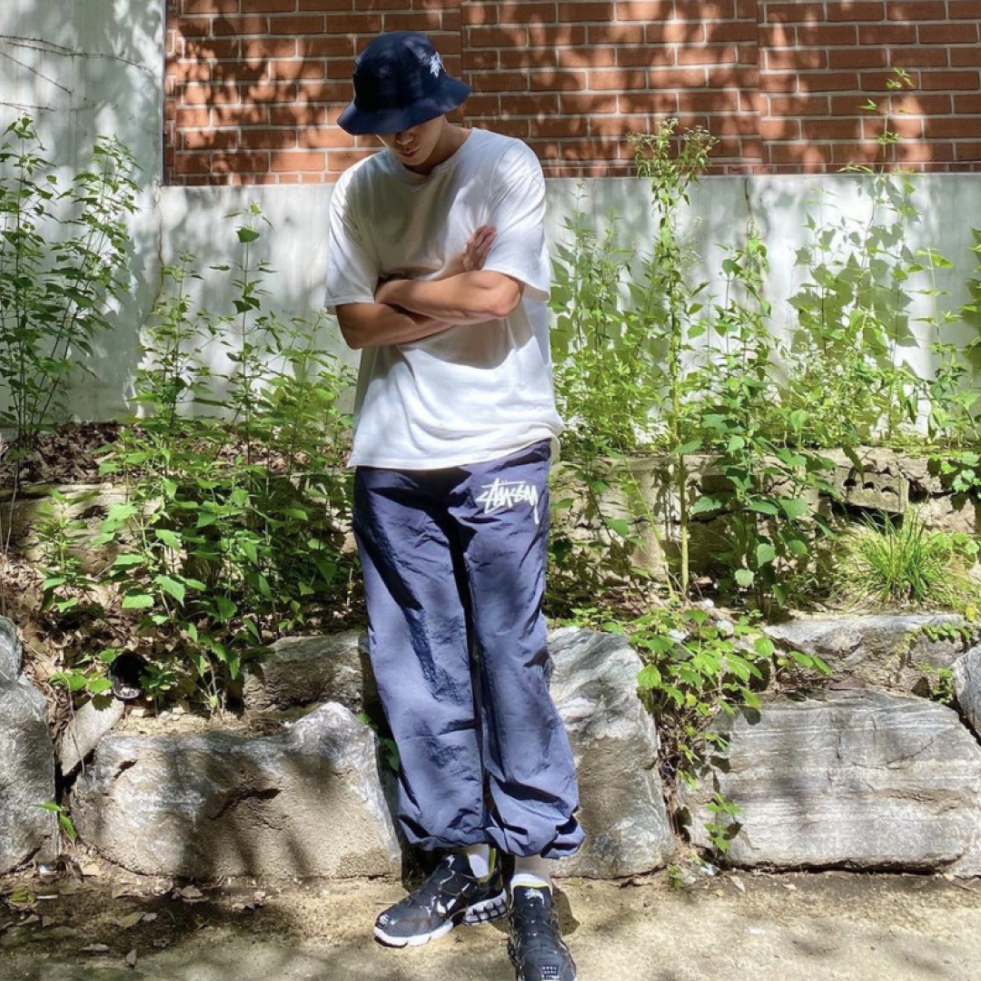 Nike x Stussy Bucket Hat Black, Nike x Stussy Beach Pants Off Noir 착용 스타일 - 2