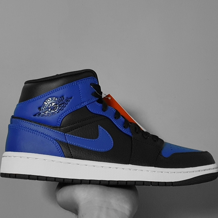 Jordan 1 Mid Black Hyper Royal 착용 스타일
