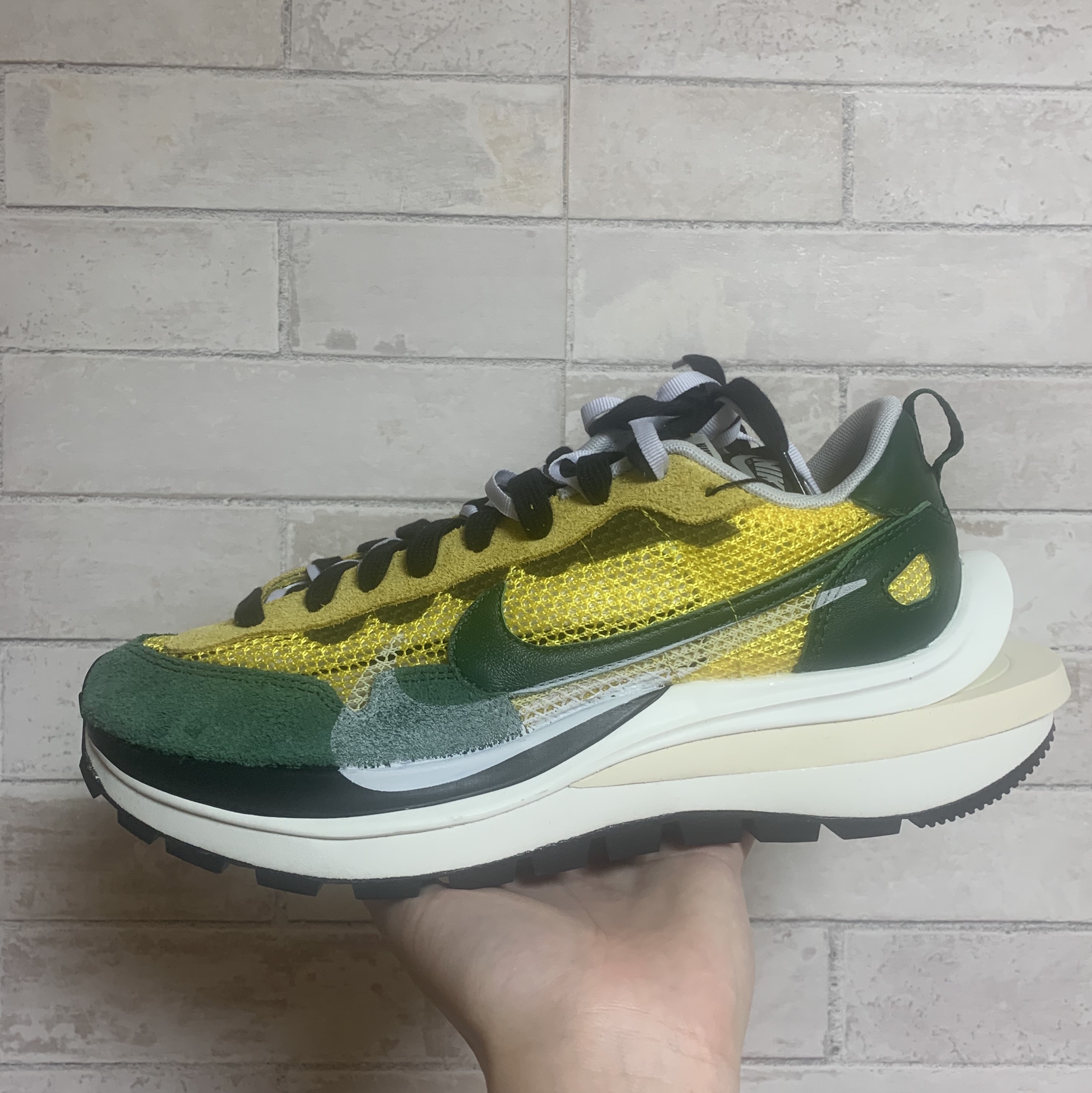 Nike x Sacai VaporWaffle Tour Yellow & Gorge Green Sail 착용 스타일