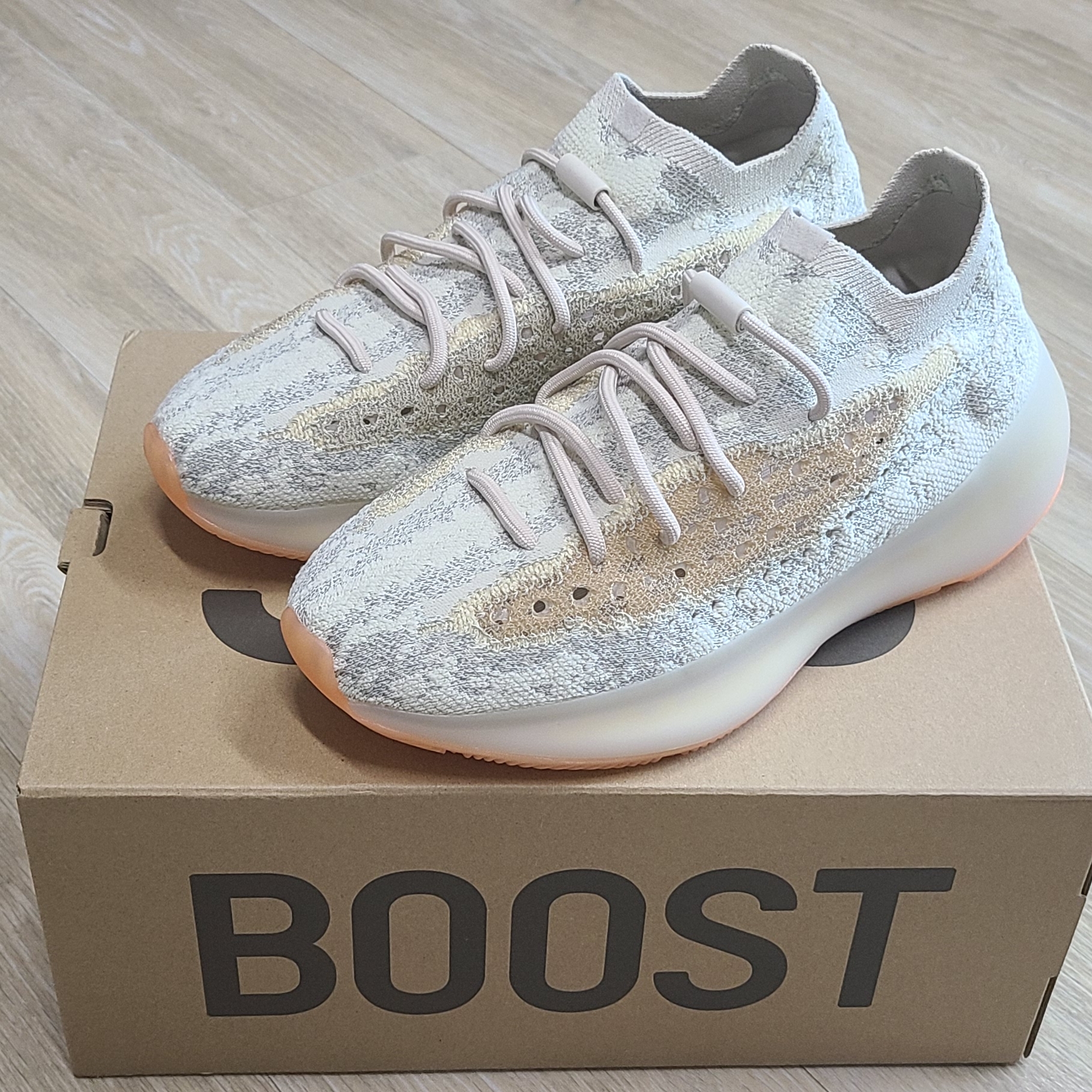 Adidas Yeezy Boost 380 Yecoraite - Reflective 착용 스타일 - 2