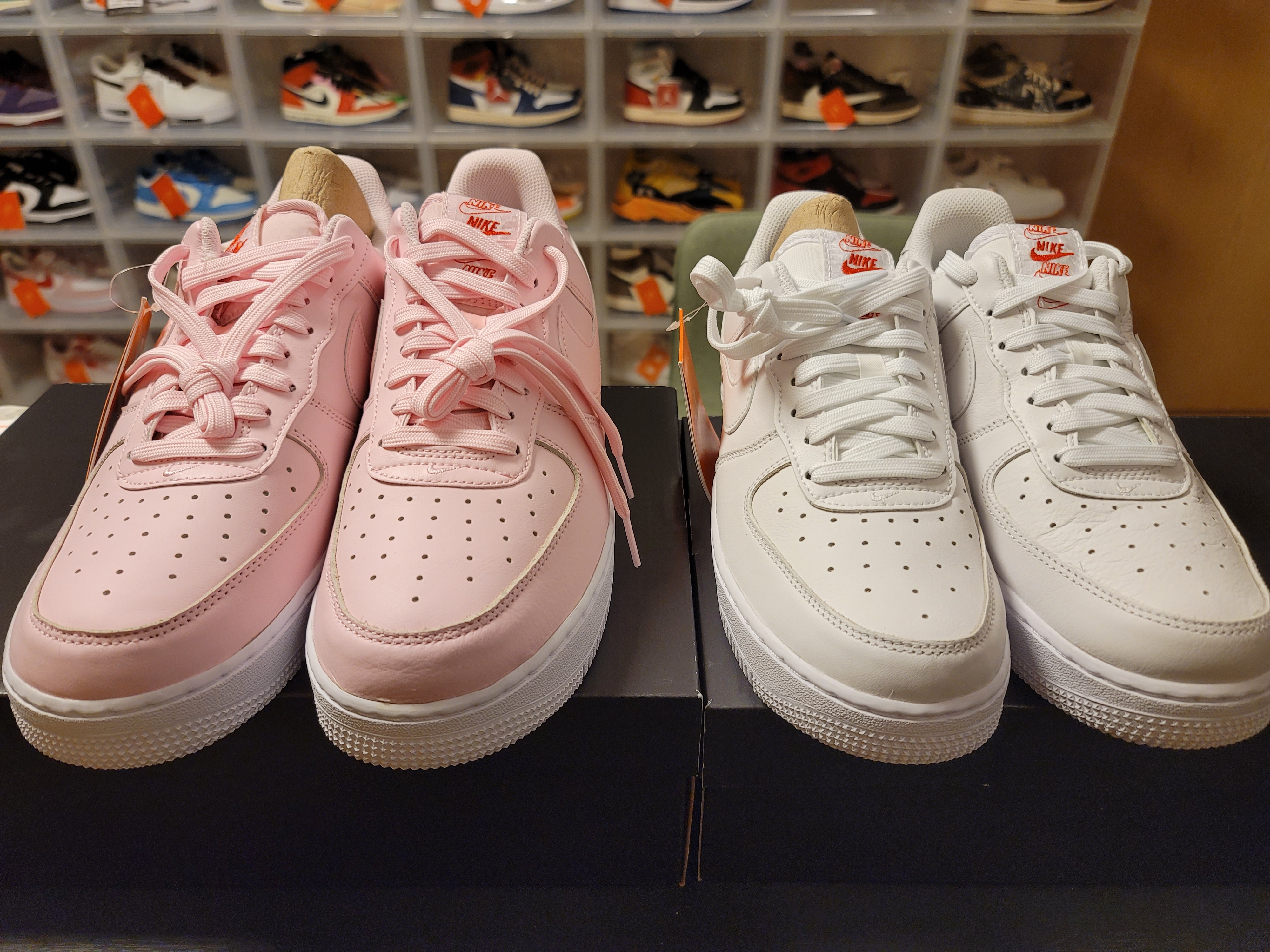 Nike Air Force 1 '07 LX White Bag, Nike Air Force 1 '07 LX Pink Bag 착용 스타일 - 1