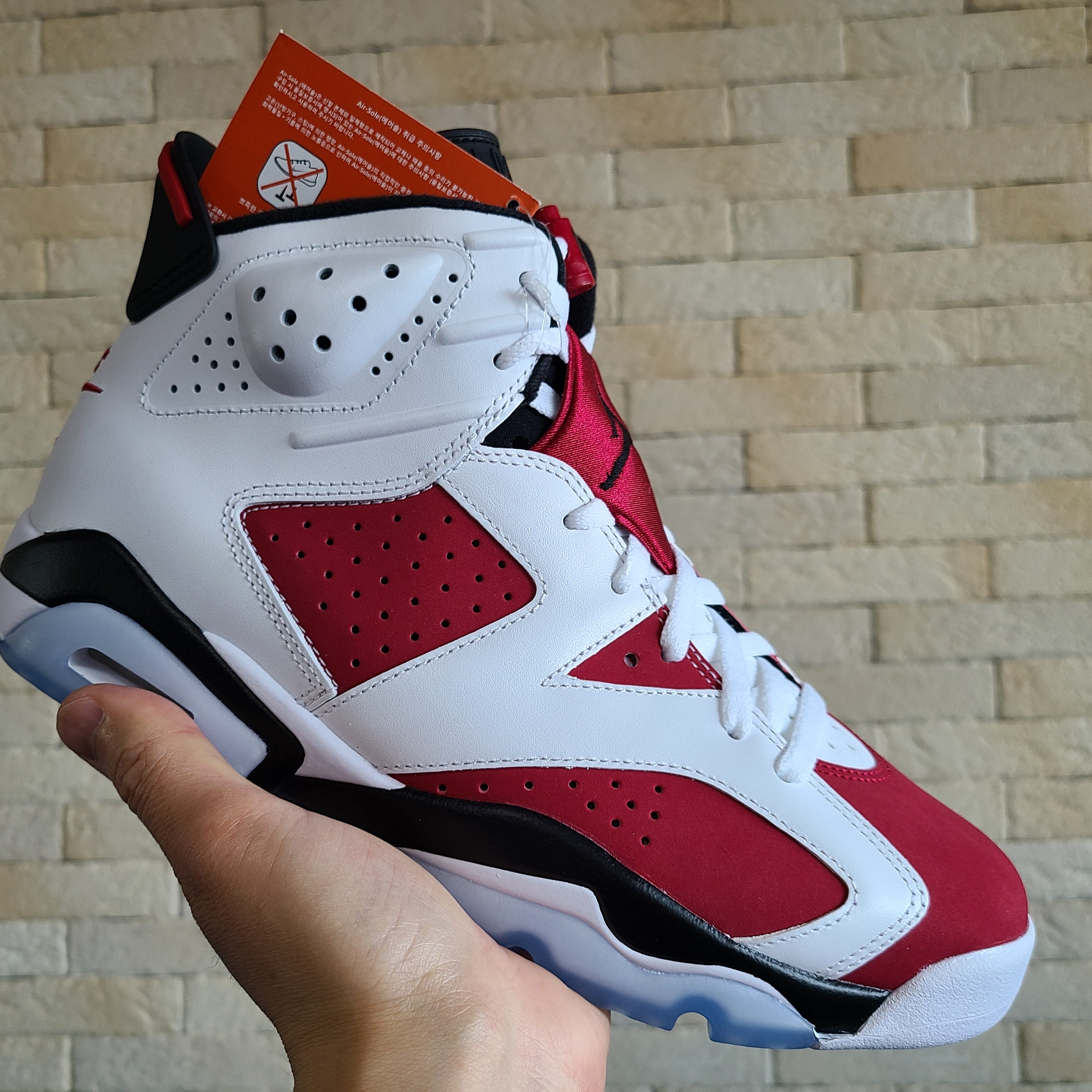 Jordan 6 Retro Carmine 2021 착용 스타일 - 2