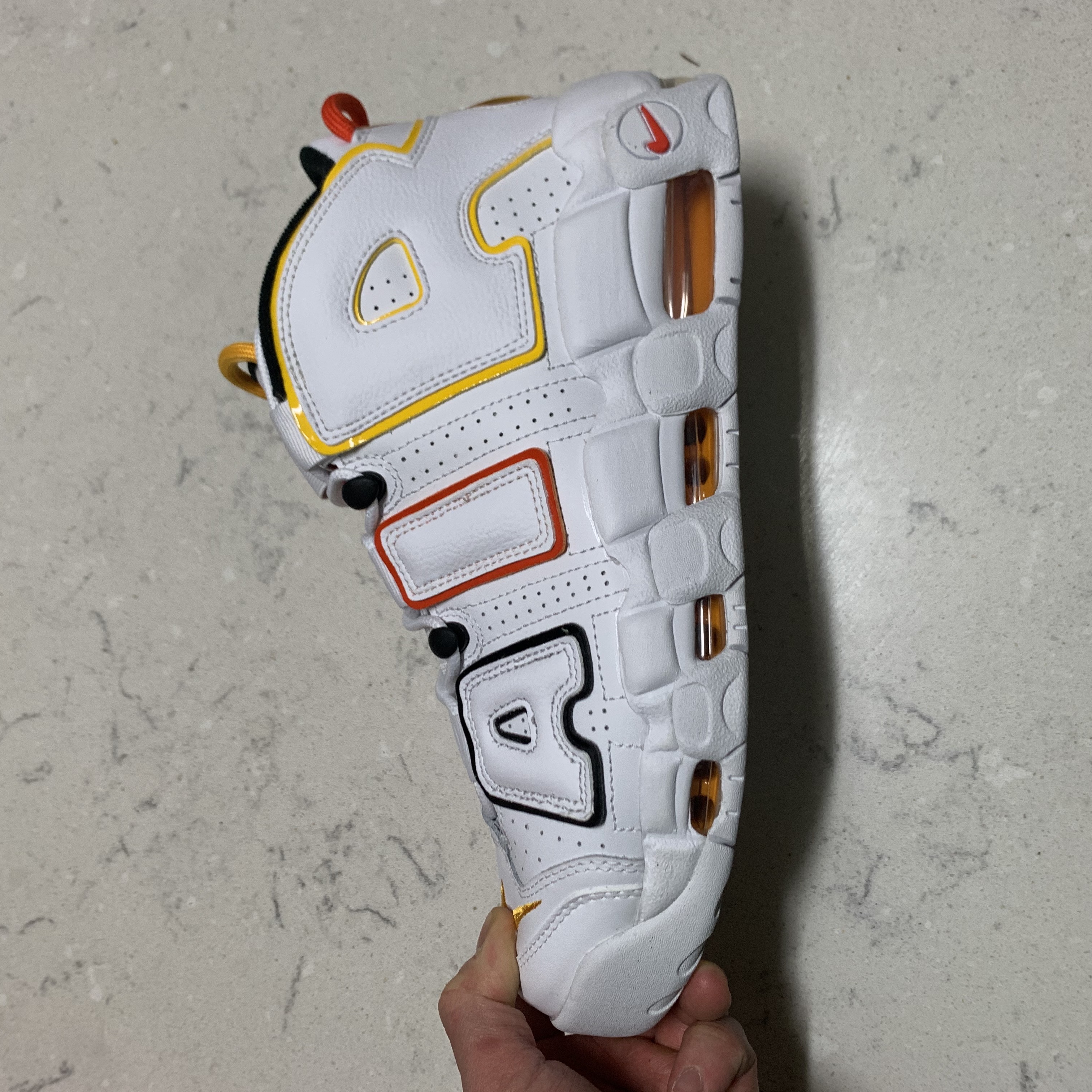 Nike Air More Uptempo Rayguns 착용 스타일 - 2
