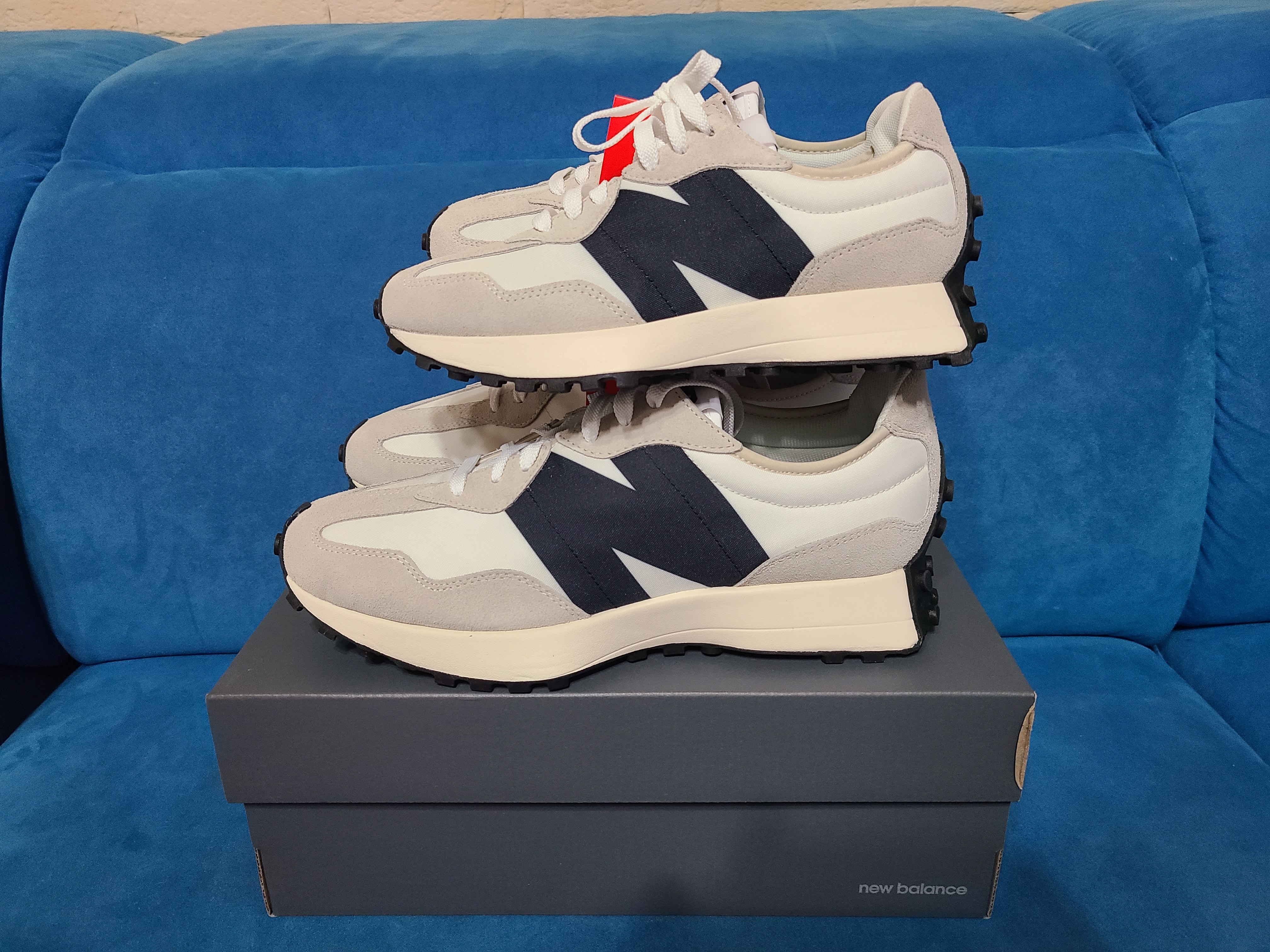 New Balance 327 White Black 착용 스타일 - 1