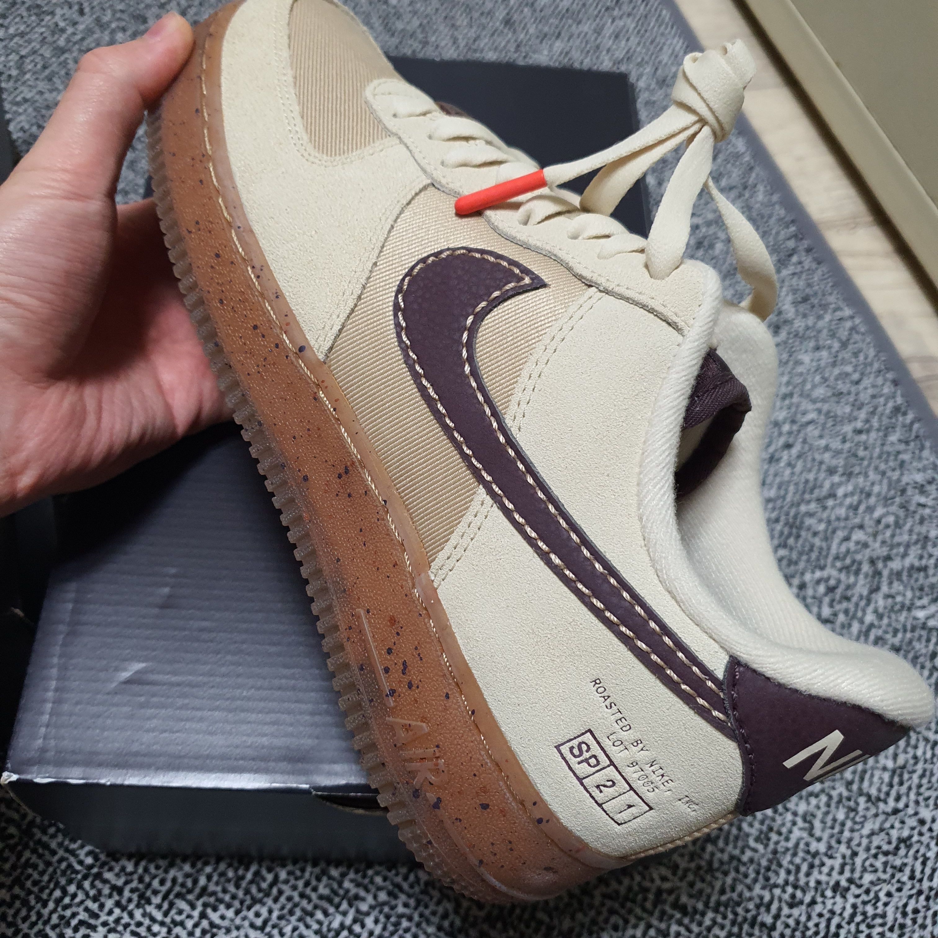 Nike Air Force 1 '07 LV8 Coffee 착용 스타일 - 3