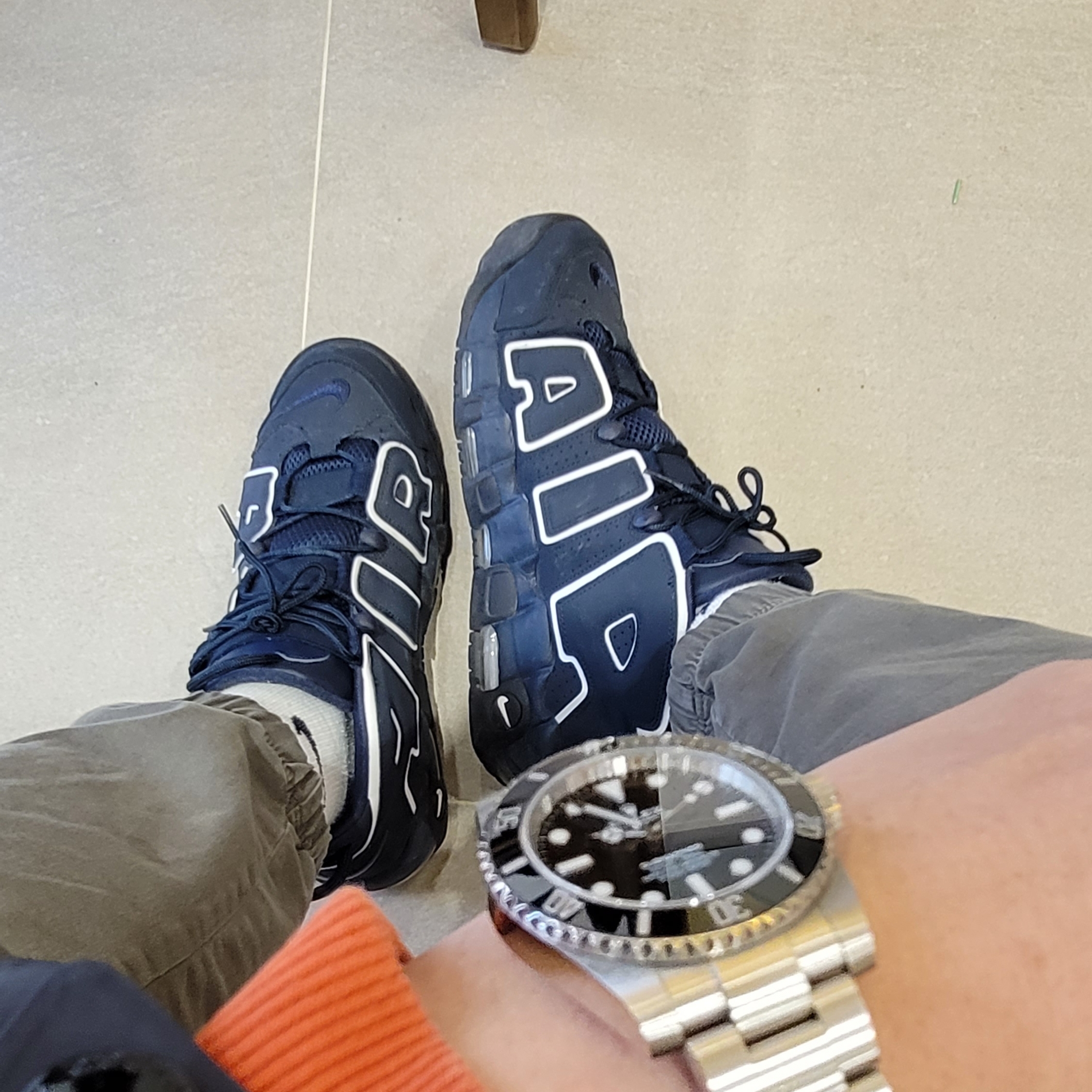 Nike Air More Uptempo Obsidian 착용 스타일