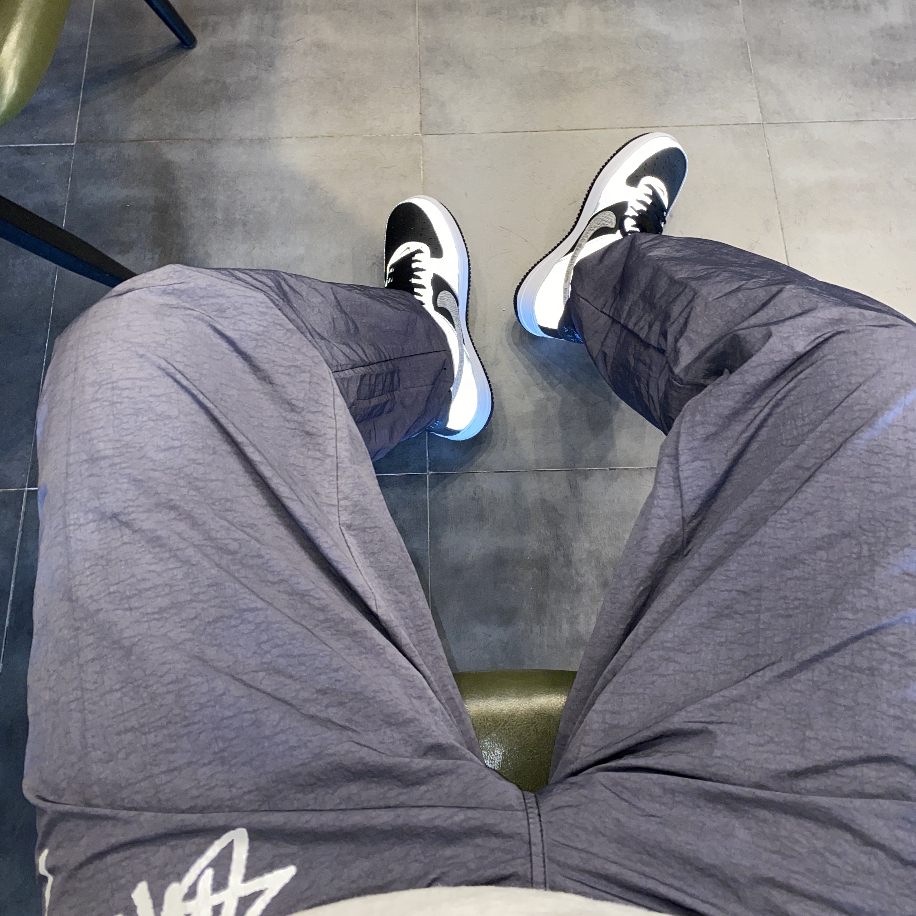 Nike x Stussy Beach Pants Off Noir, Nike Air Force 1 B Silver Snake 착용 스타일
