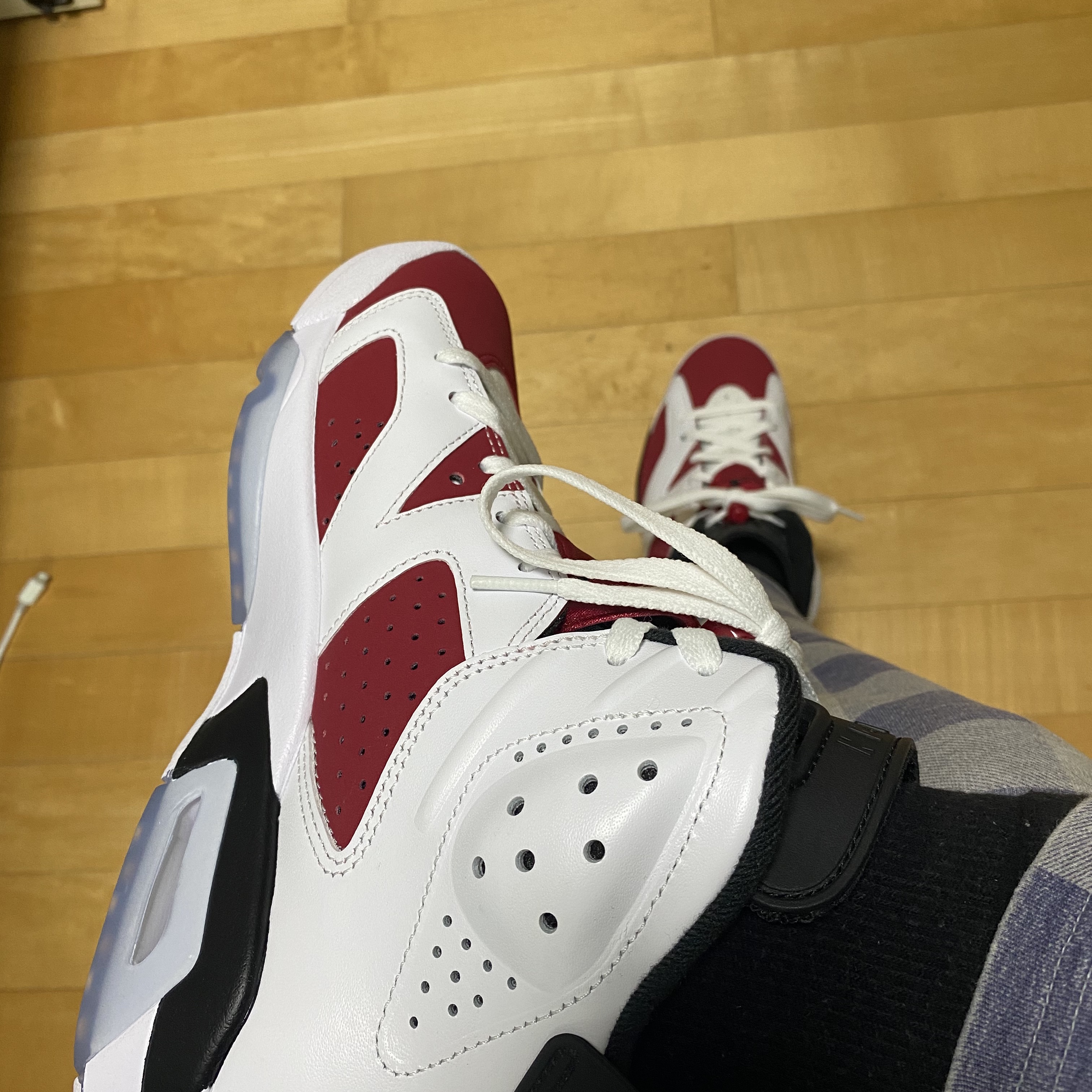 Jordan 6 Retro Carmine 2021 착용 스타일 - 4
