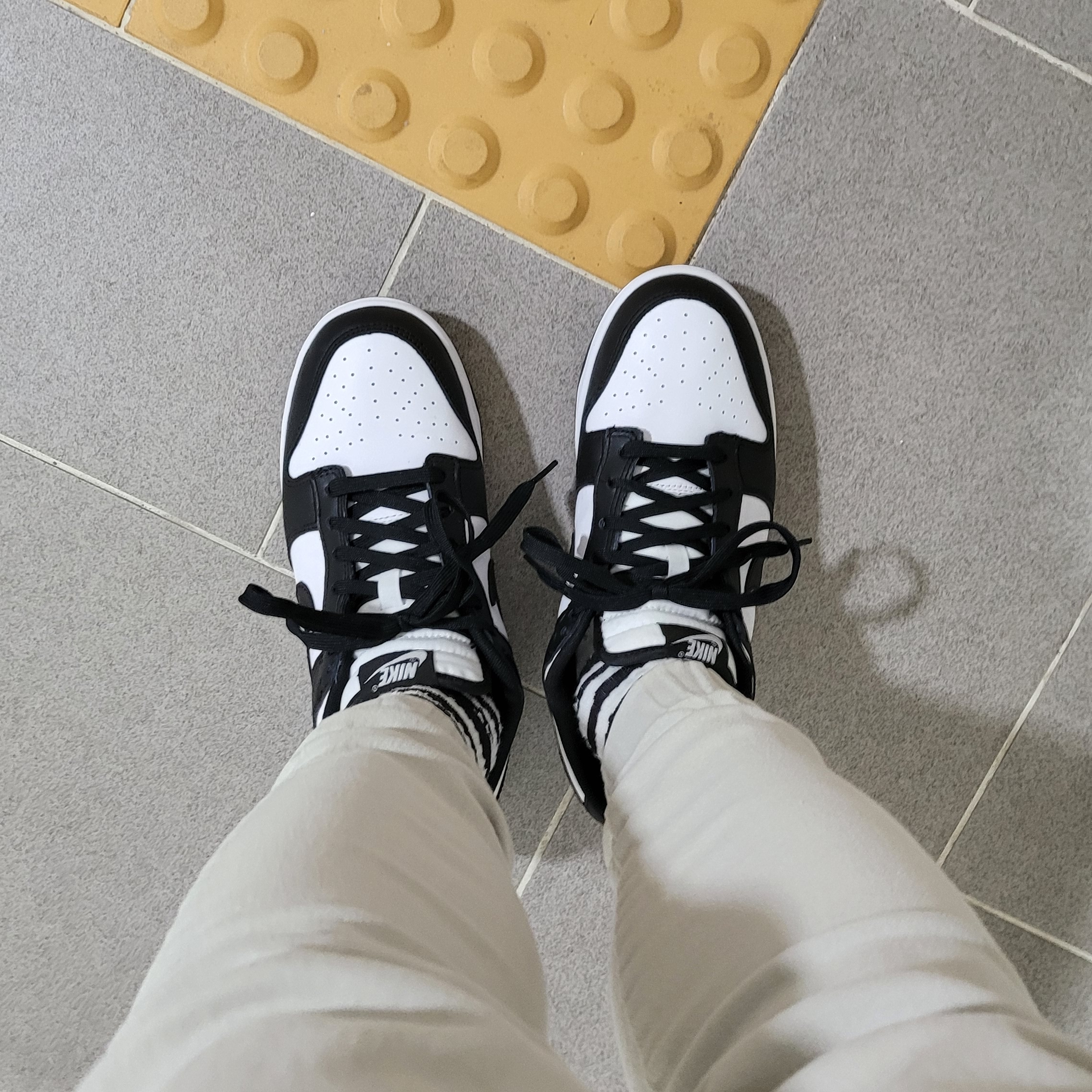 Nike Dunk Low Retro Black, (W) Nike NSW Faux Fur Jacket Black - Asia 착용 스타일 - 2
