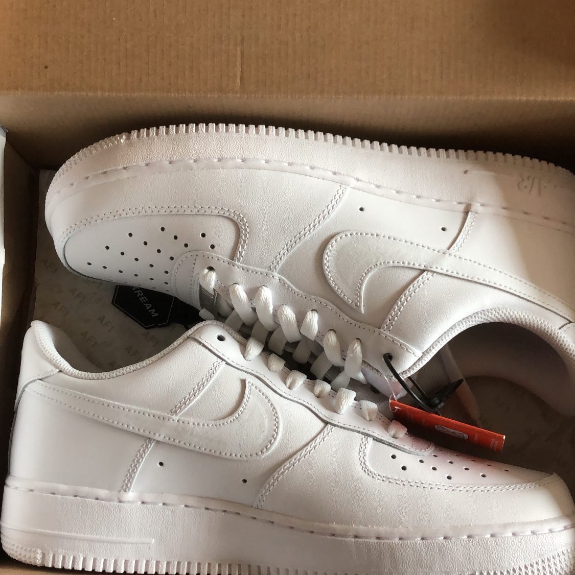 Nike Air Force 1 '07 Low White 착용 스타일 - 2