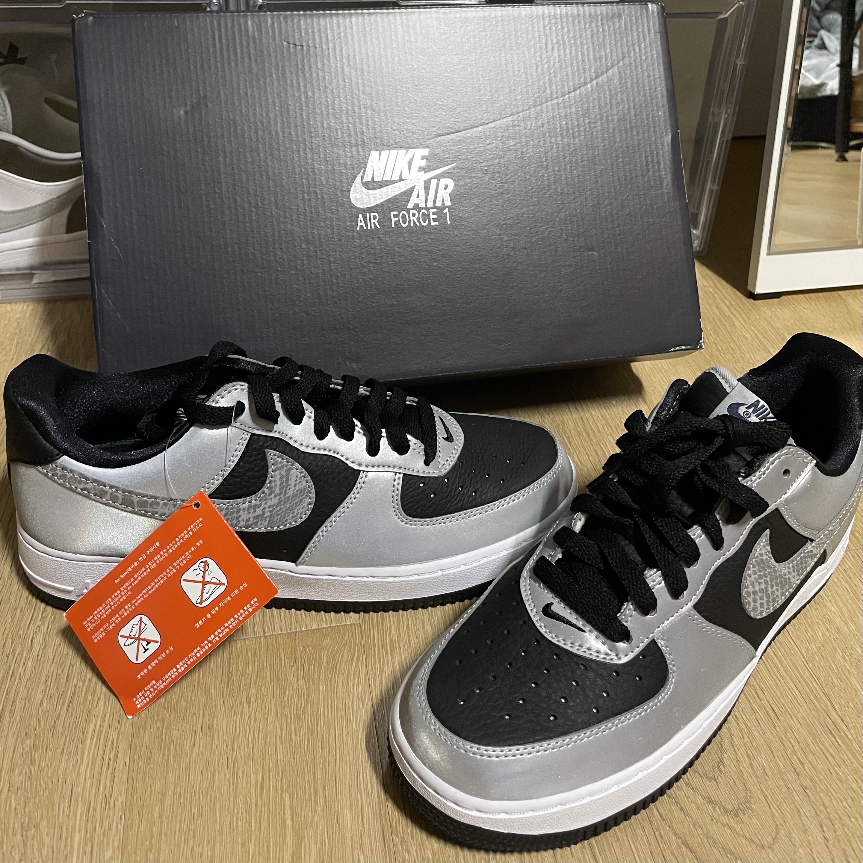 Nike Air Force 1 B Silver Snake 착용 스타일