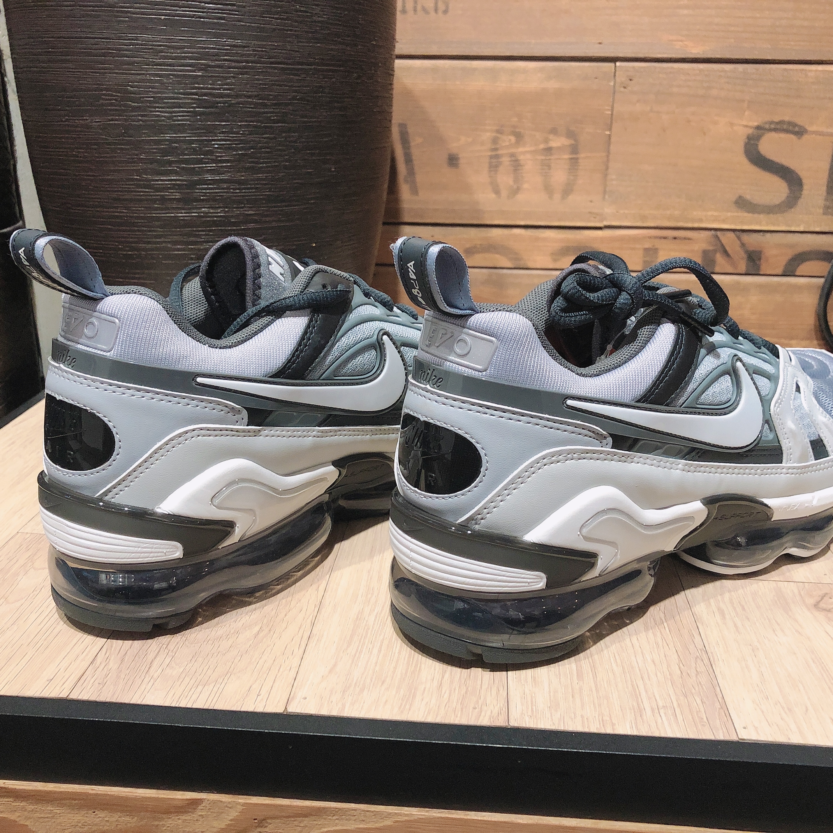 Nike Air VaporMax EVO Wolf Grey 착용 스타일 - 2