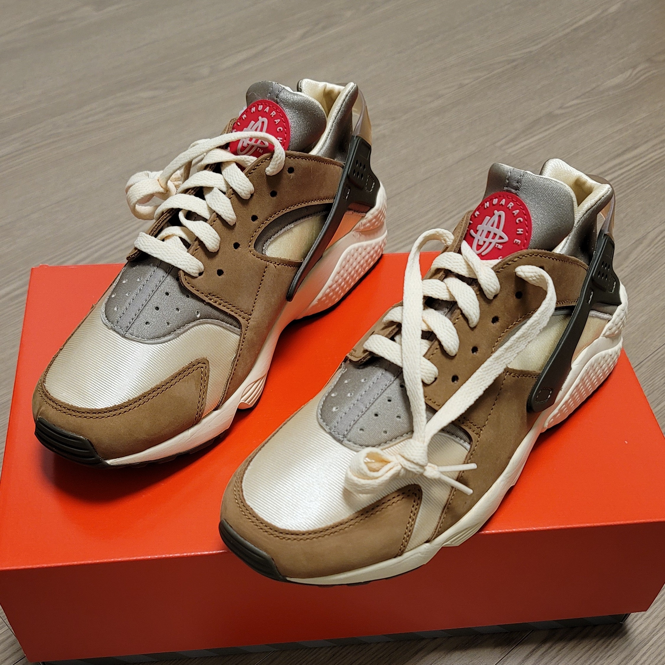 Nike x Stussy Air Huarache LE Desert Oak 착용 스타일