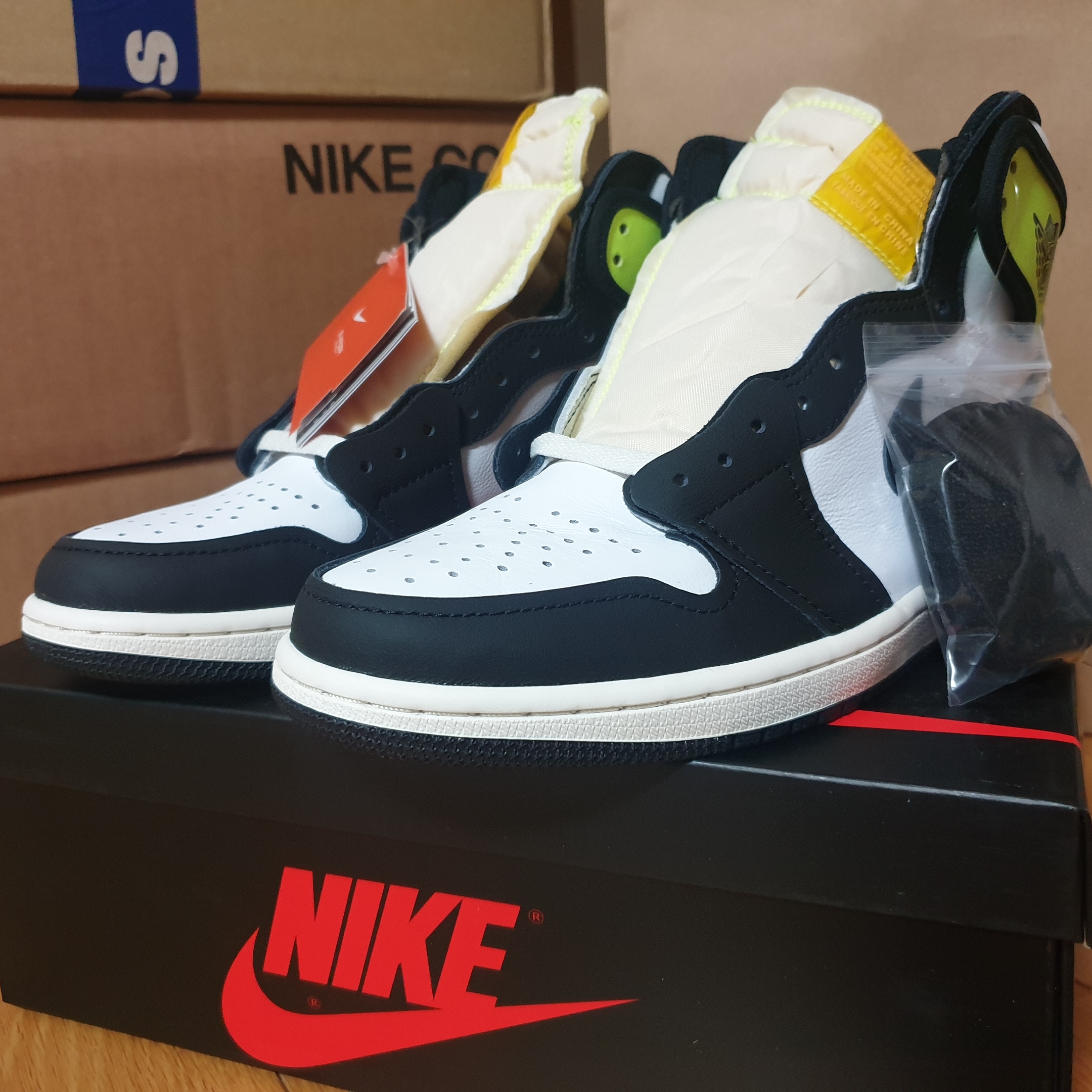 Jordan 1 Retro High OG Volt Gold 착용 스타일 - 1