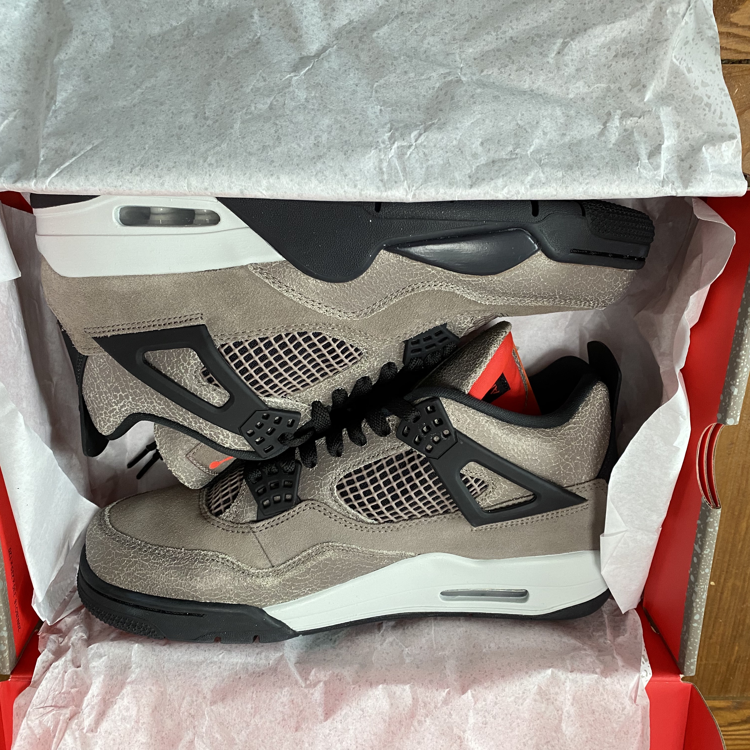 Jordan 4 Retro Taupe Haze 착용 스타일 - 3