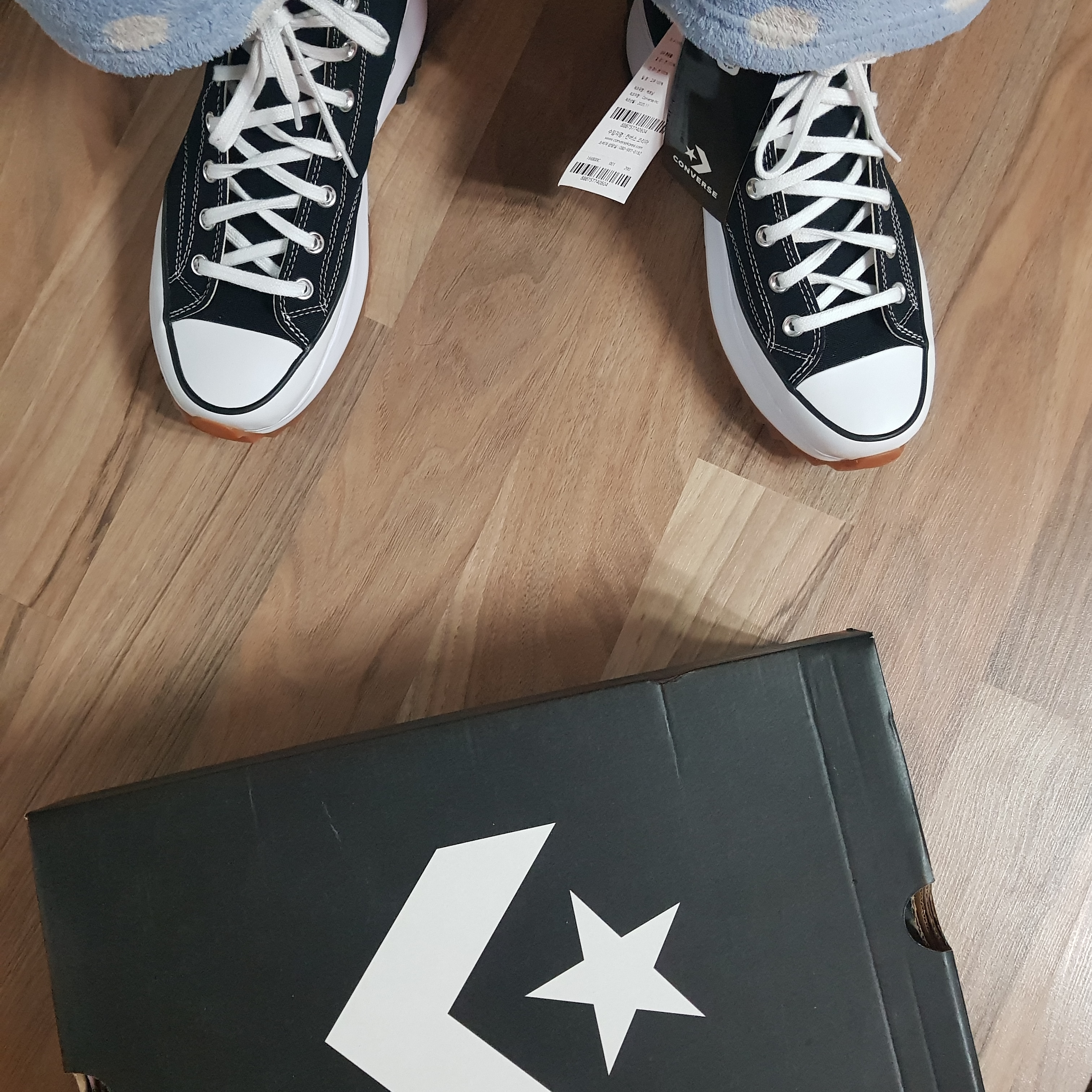 Converse Run Star Hike Hi Black White Gum 착용 스타일