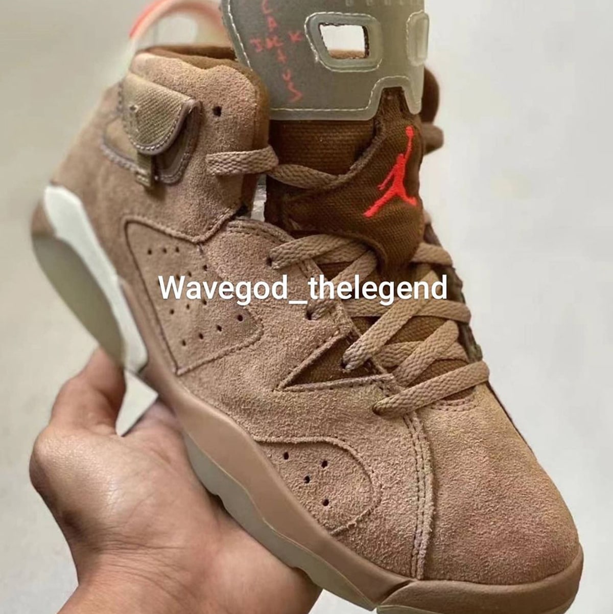 Jordan 6 x Travis Scott Retro Olive 착용 스타일 - 4