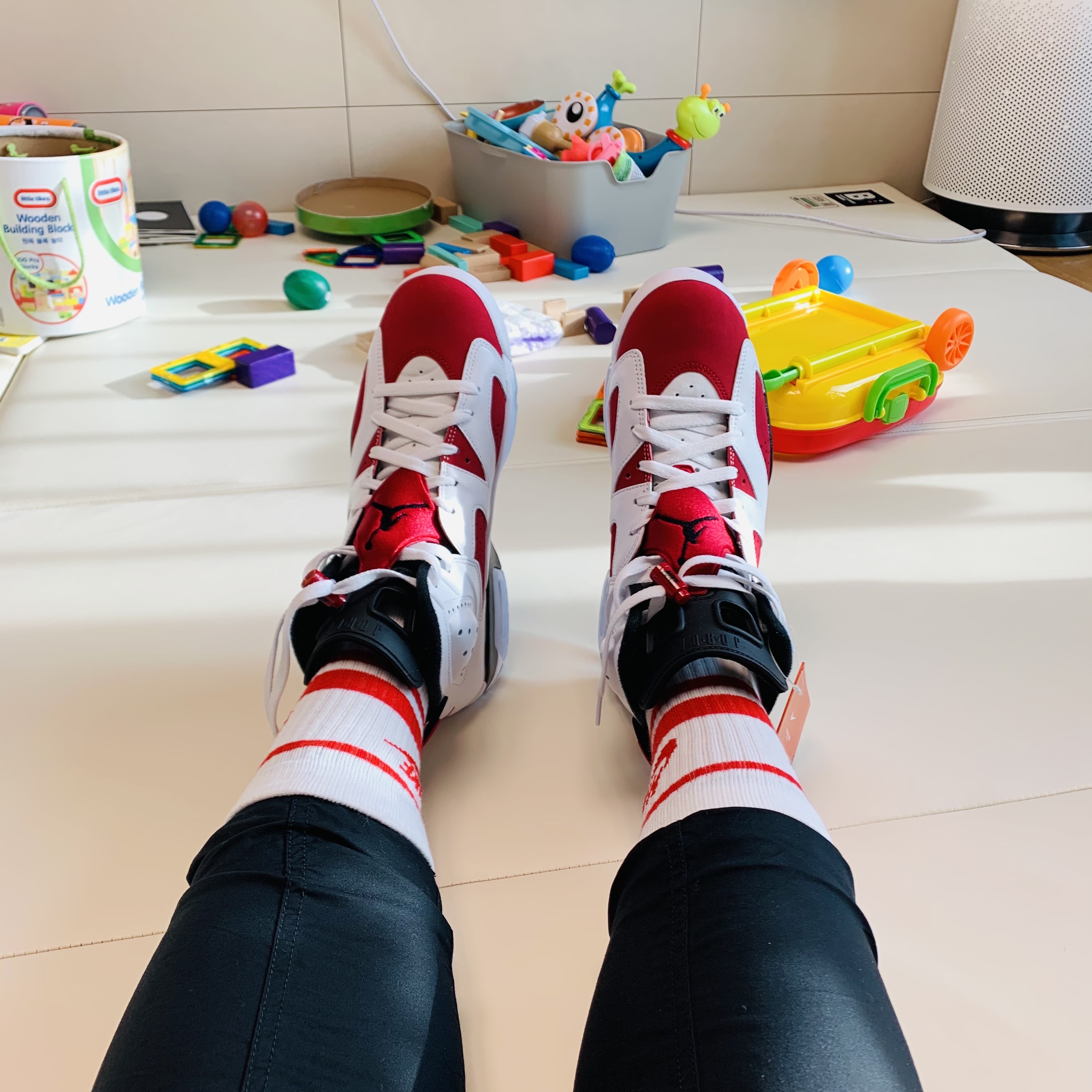 Jordan 6 Retro Carmine 2021 착용 스타일 - 3