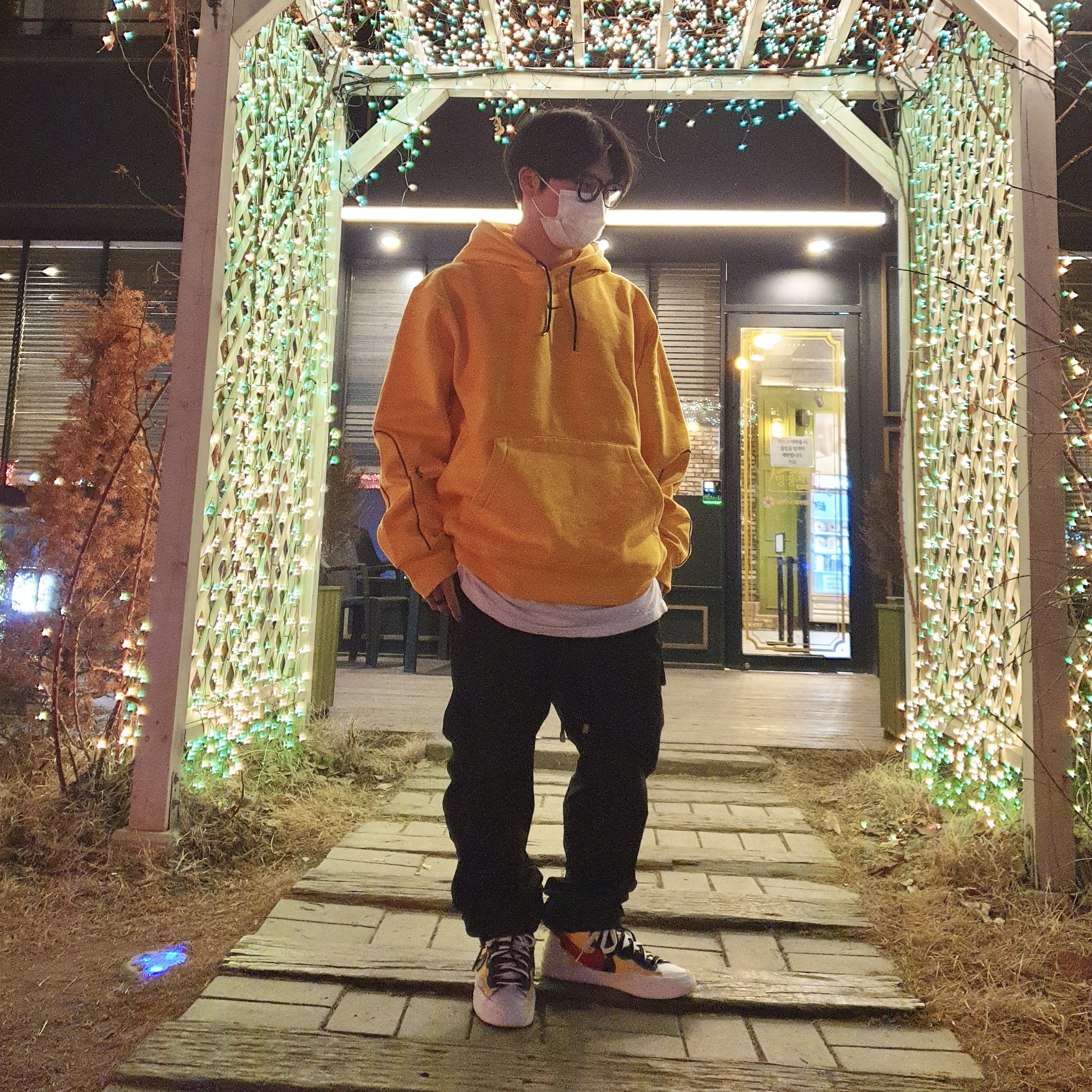 Nike x Drake Nocta Essential Hoodie University Gold - US/EU, Nike x Sacai Blazer Mid Snow Beach 착용 스타일