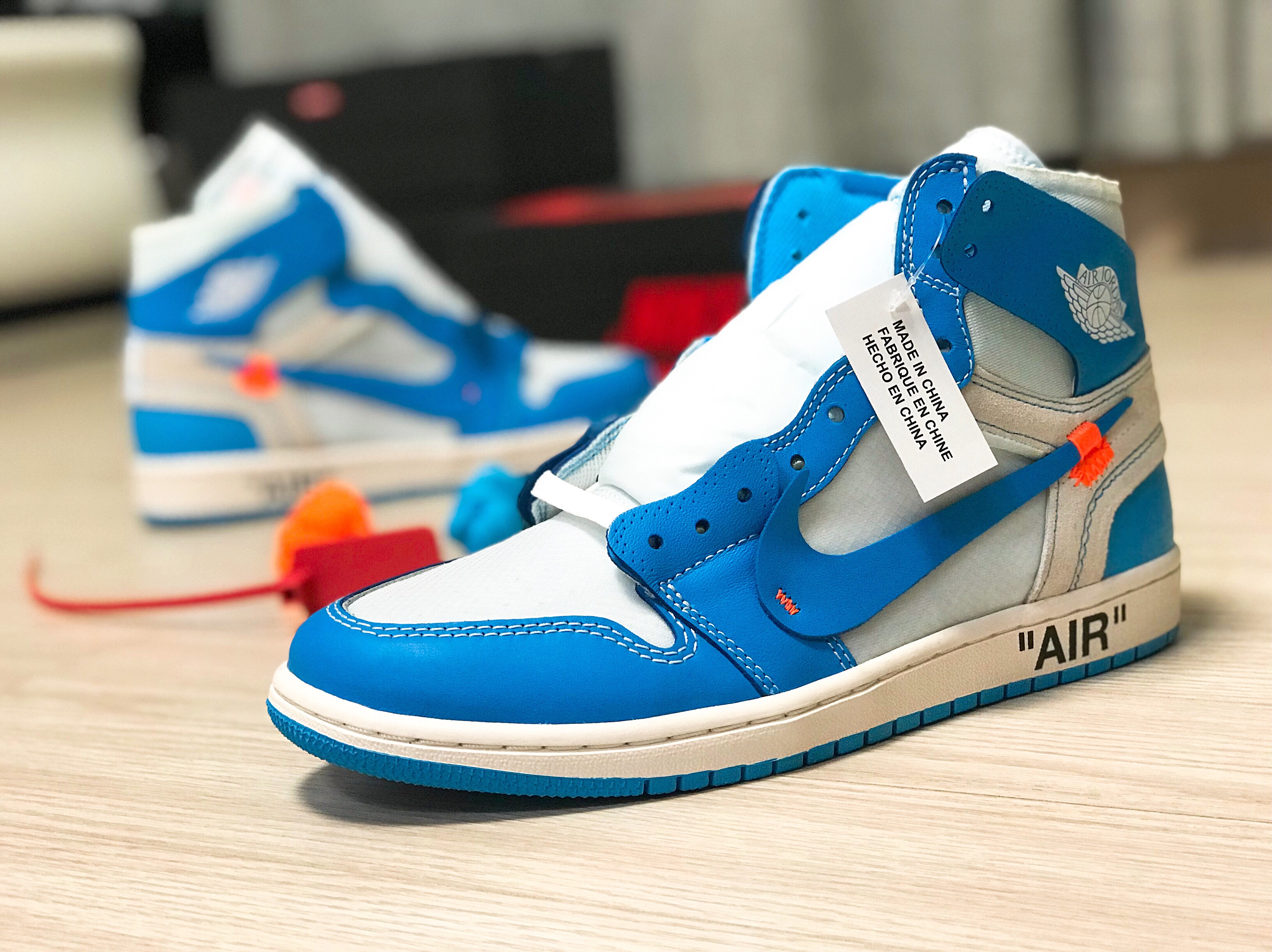 Jordan 1 x Off-White Retro High University Blue 착용 스타일 - 3