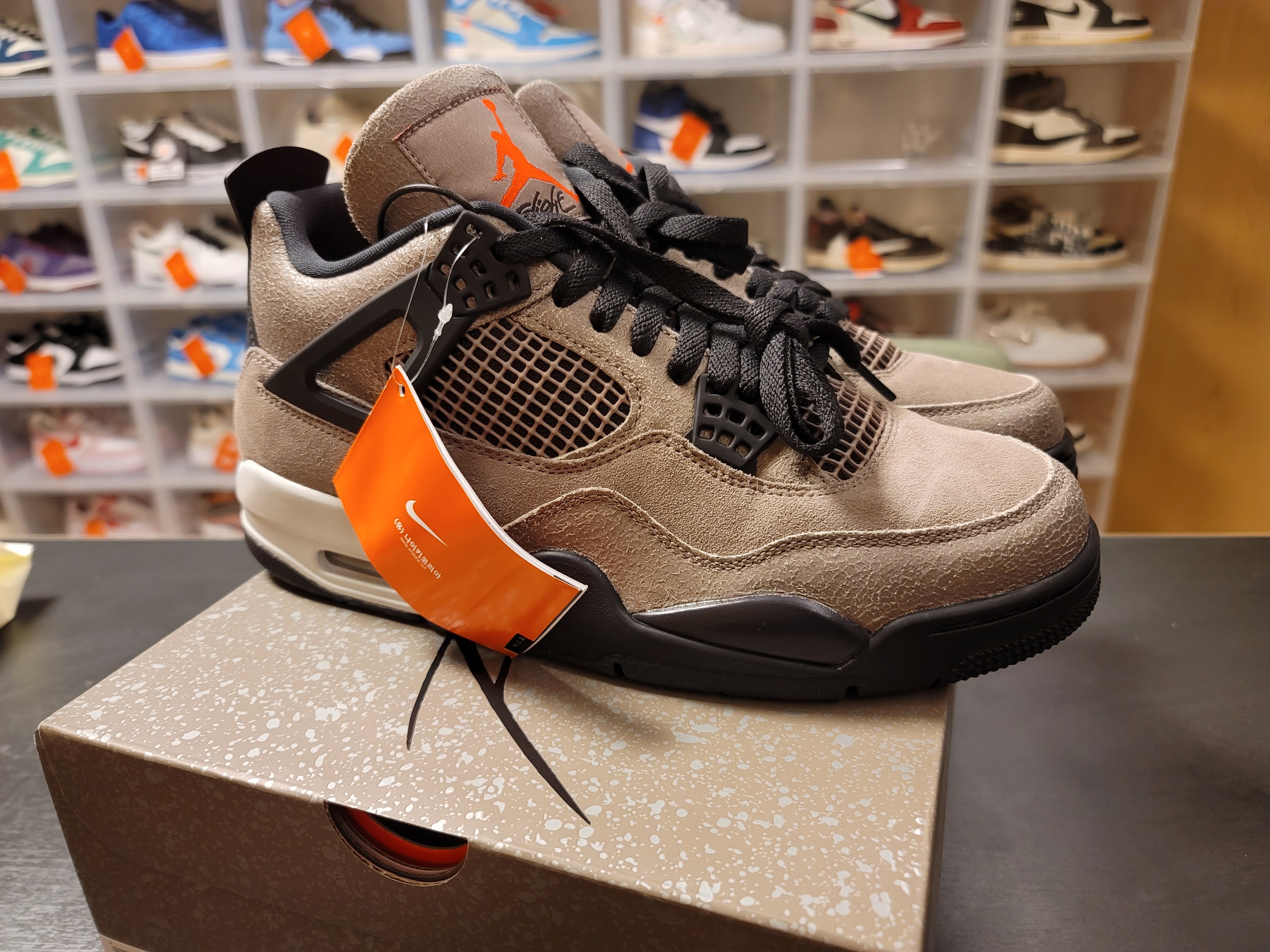 Jordan 4 Retro Taupe Haze 착용 스타일 - 2