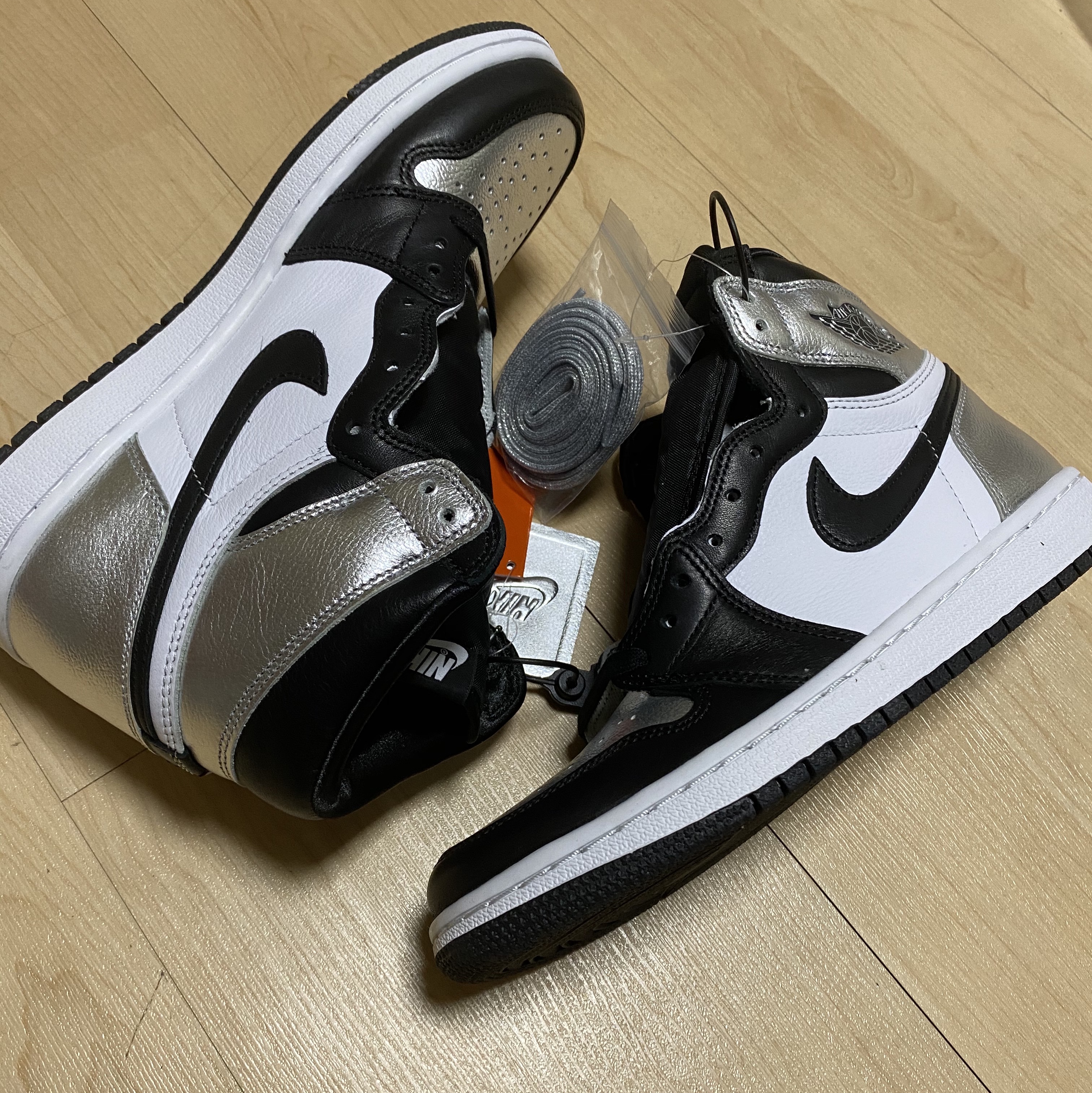 (W) Jordan 1 Retro High OG Silver Toe 착용 스타일