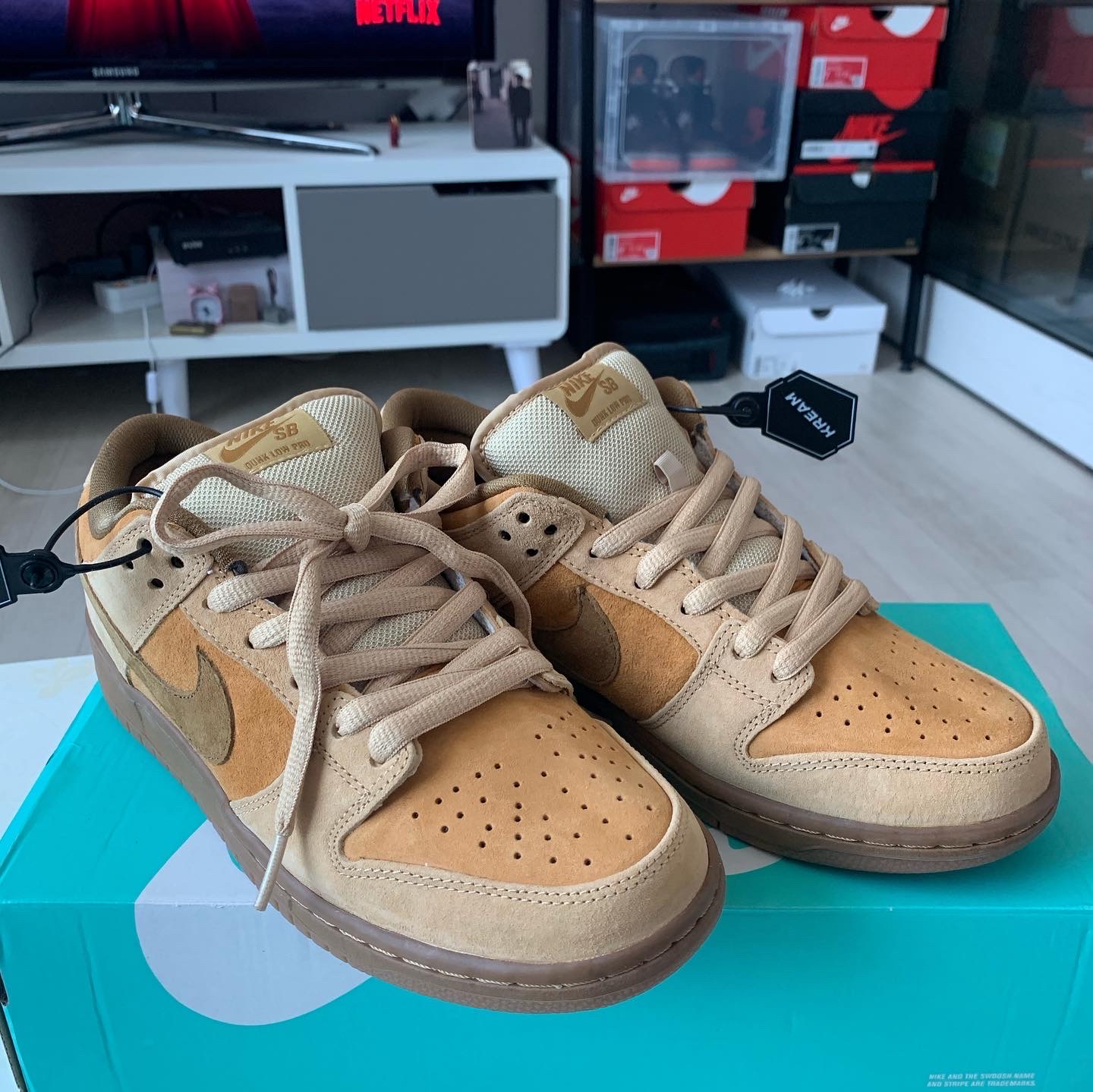 Nike SB Dunk Low Wheat 착용 스타일 - 1
