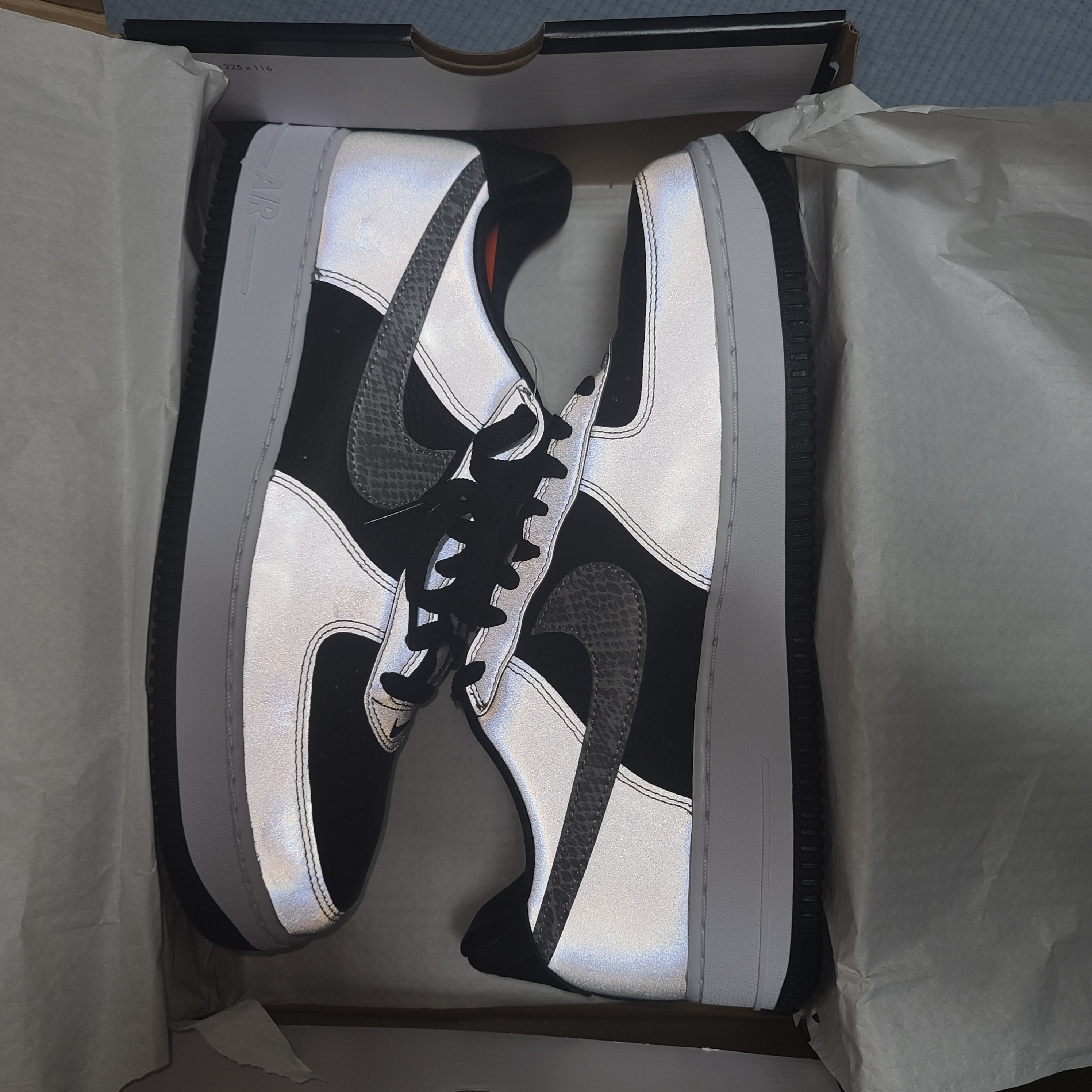 Nike Air Force 1 B Silver Snake 착용 스타일 - 2