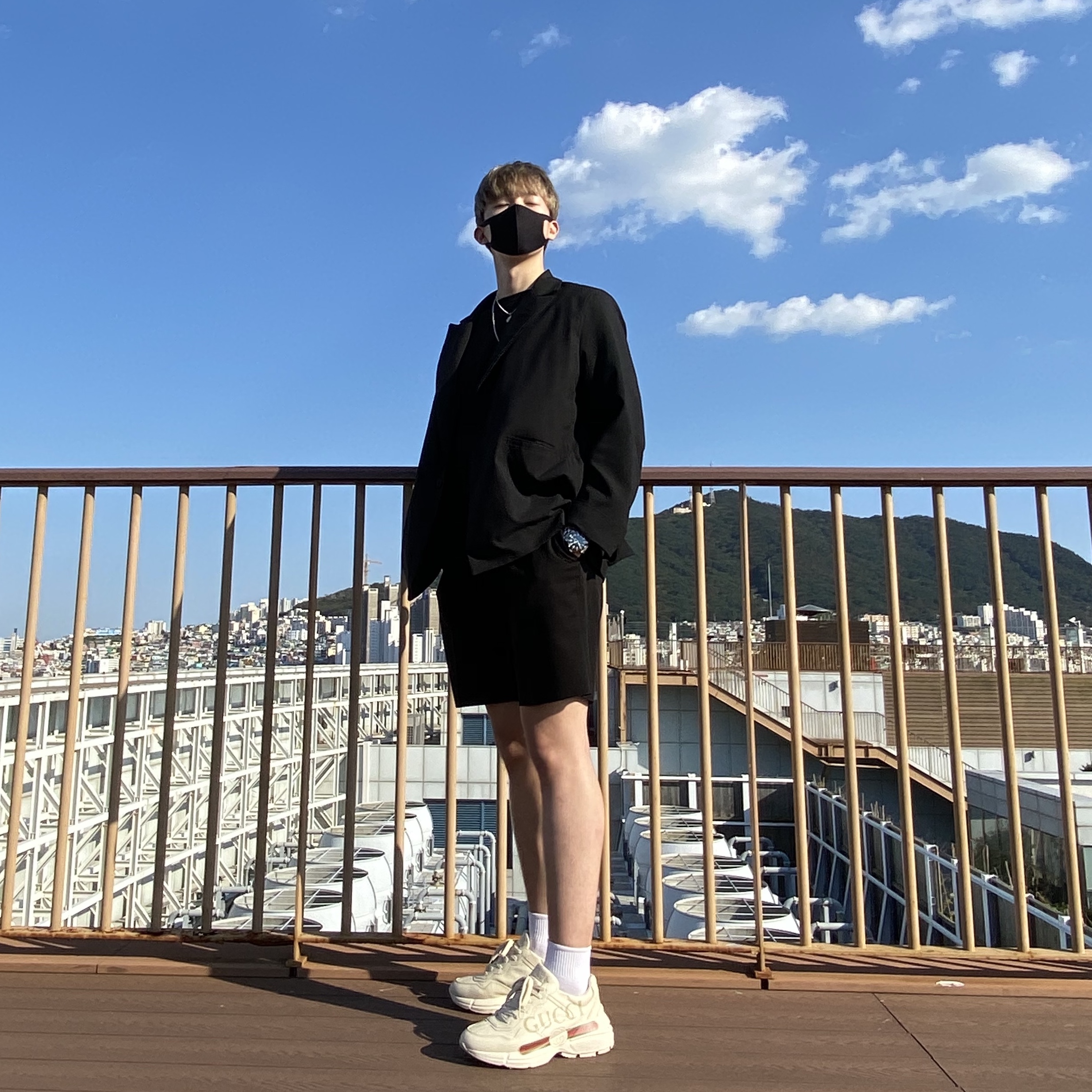 Gucci Rhyton Leather Sneakers Logo 착용 스타일