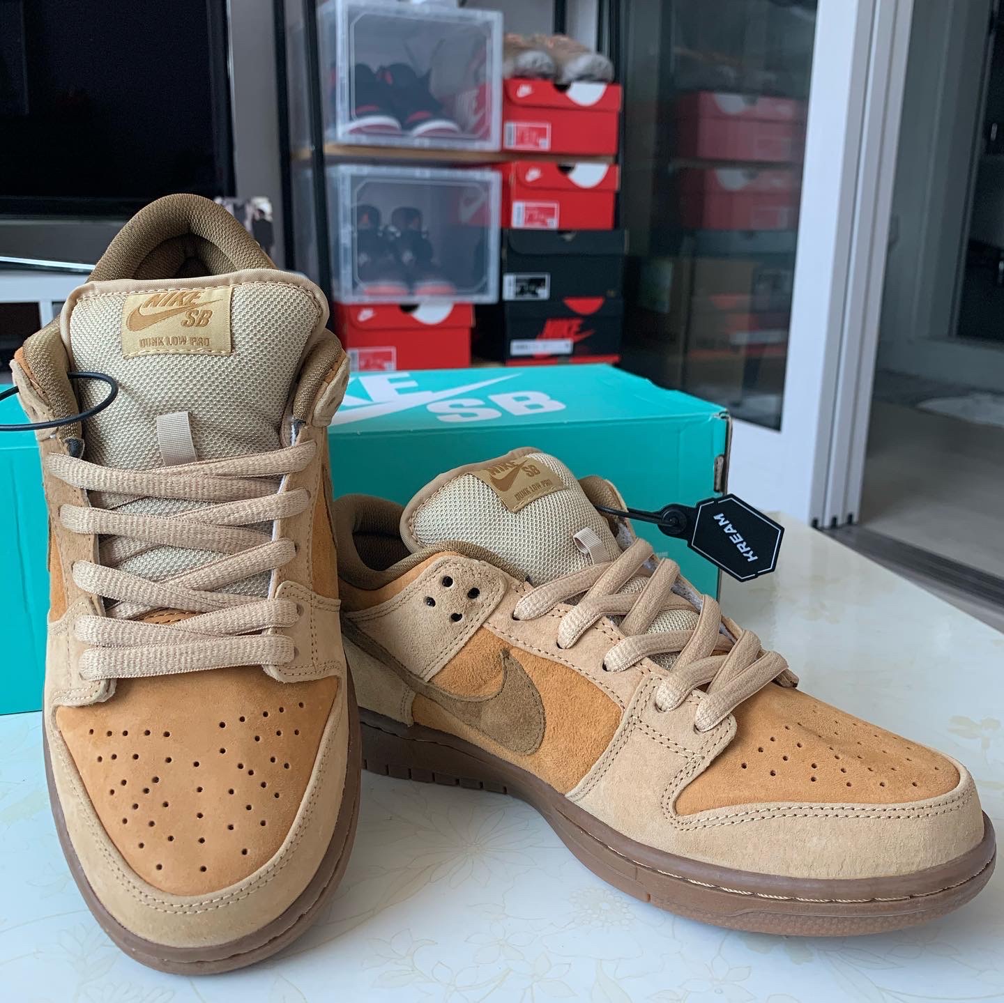 Nike SB Dunk Low Wheat 착용 스타일 - 2