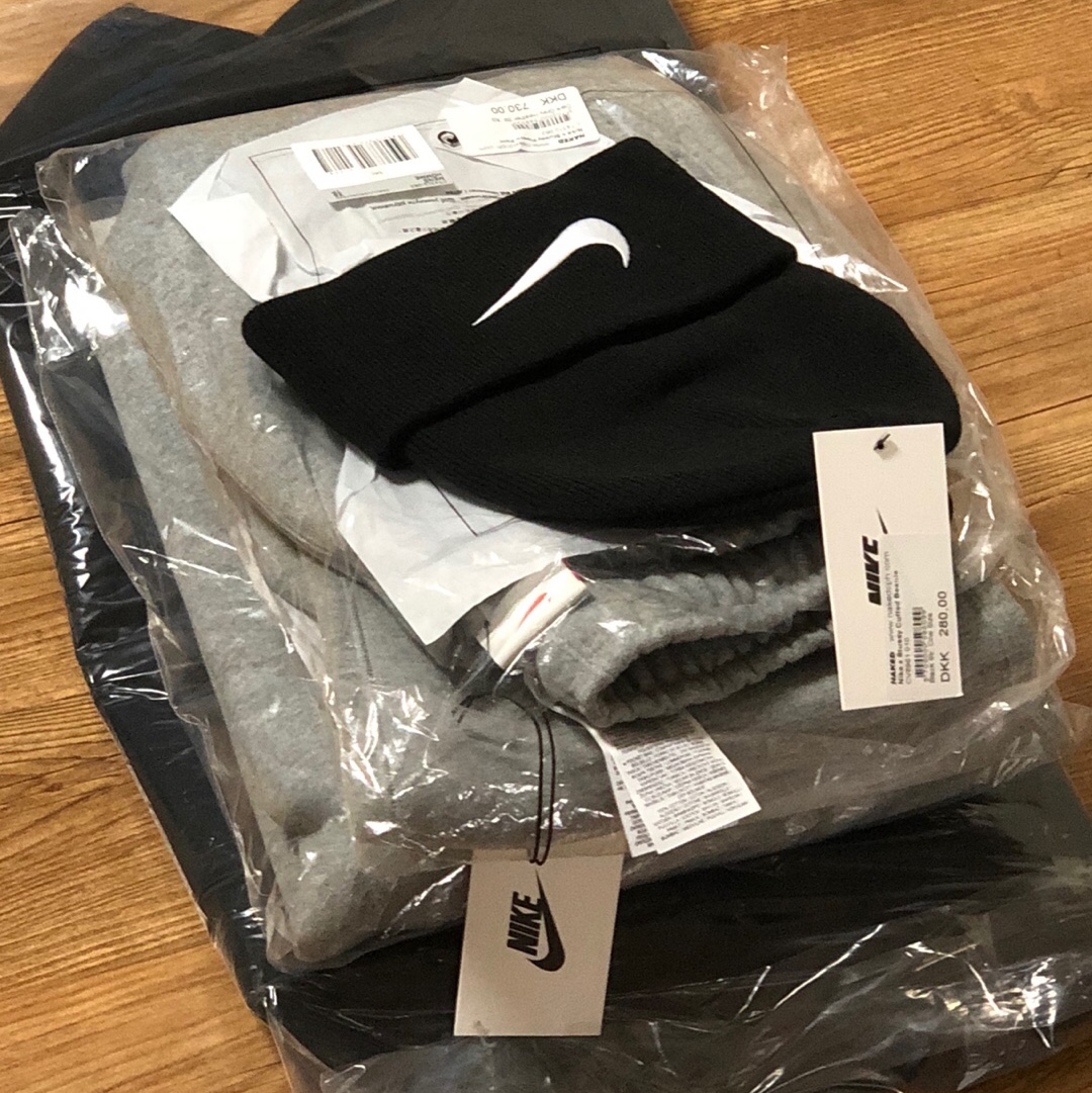 Nike x Stussy Cuff Beanie Black, Nike x Stussy NRG BR Crew Fleece Grey 착용 스타일