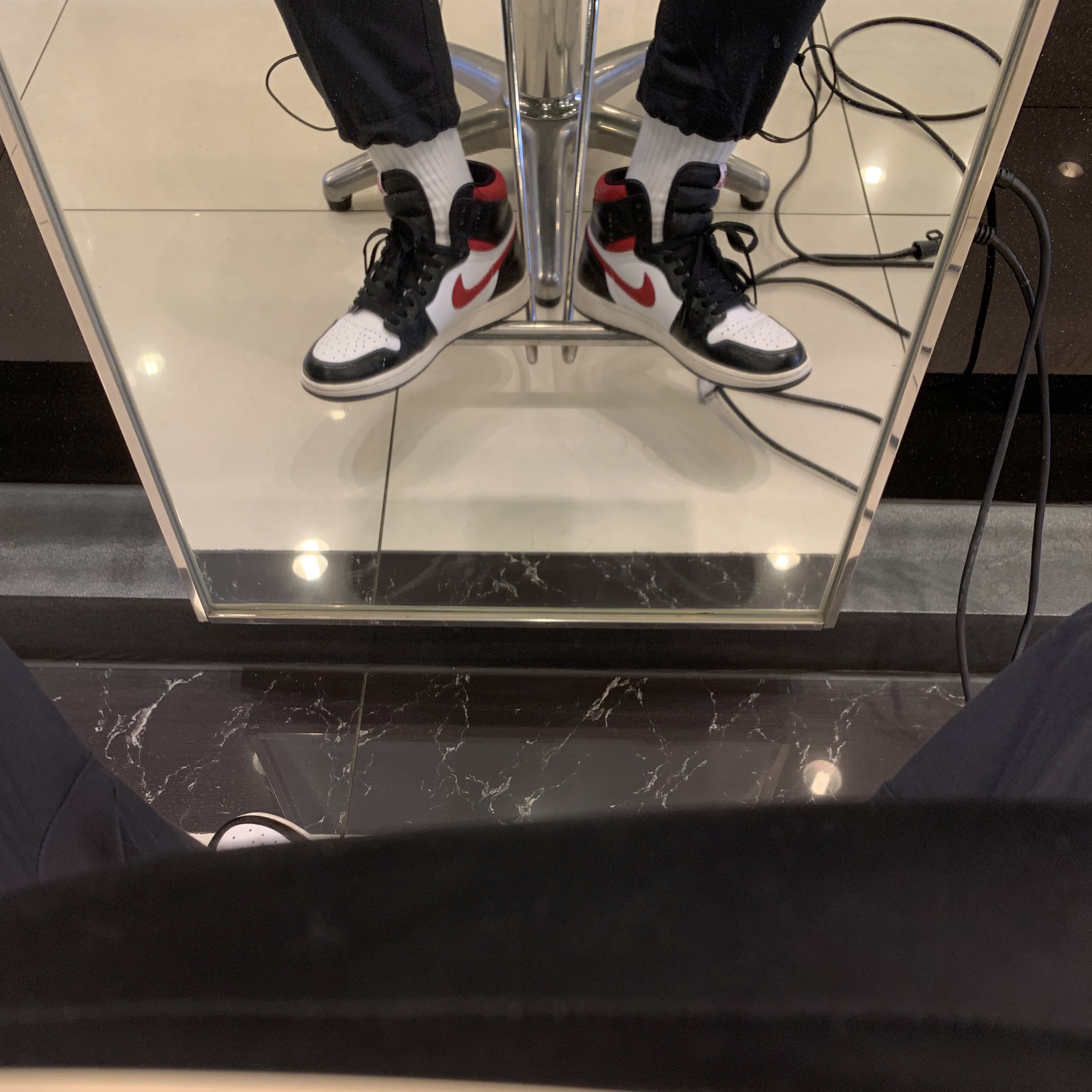 Jordan 1 Retro High OG Gym Red 착용 스타일