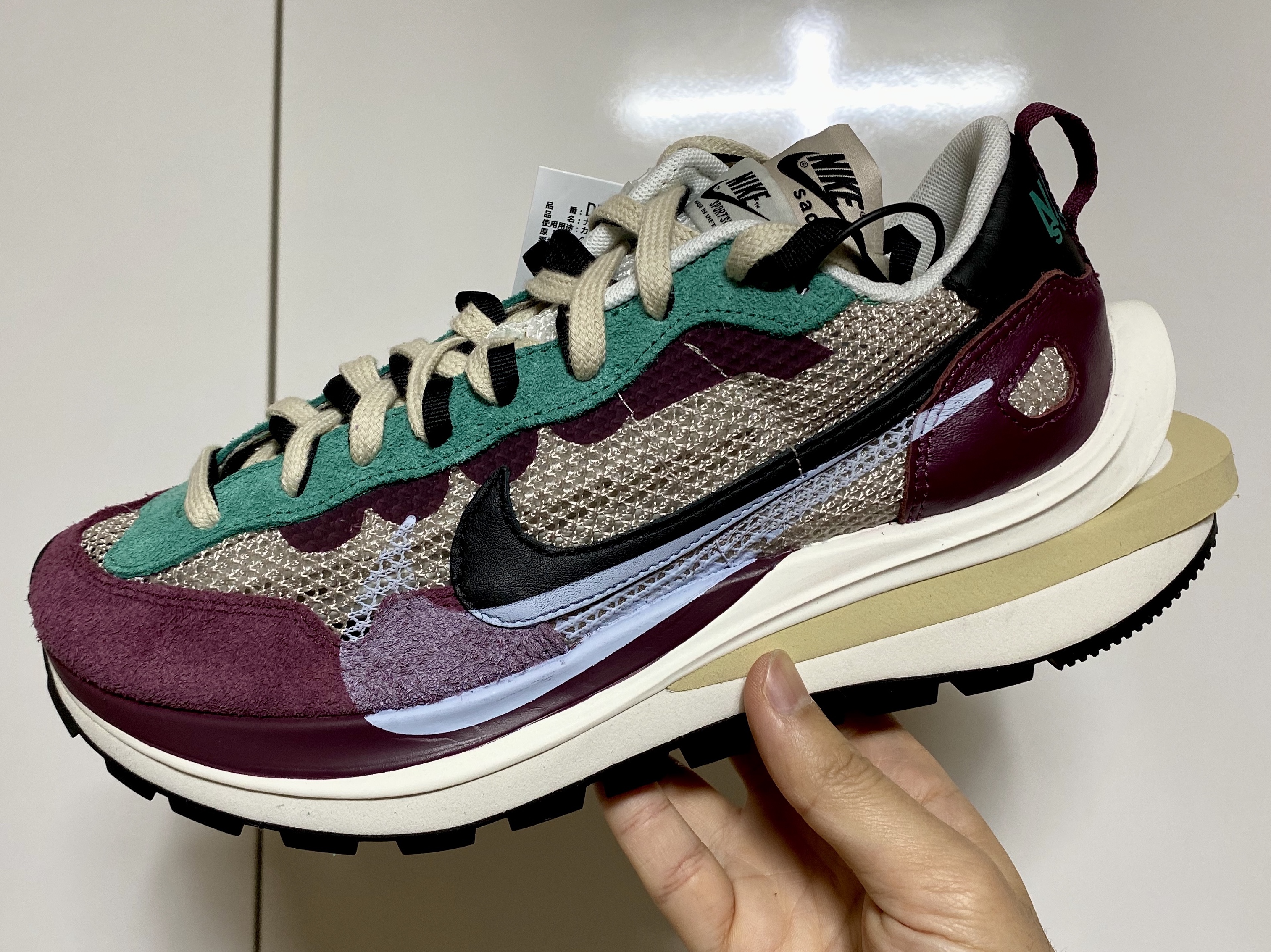 Nike x Sacai VaporWaffle String & Black Villain Red 착용 스타일