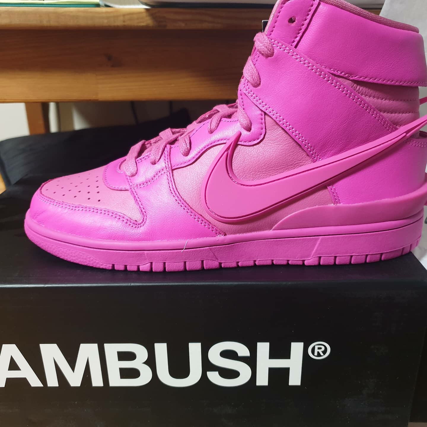 Nike x Ambush Dunk High Cosmic Fuchsia 착용 스타일 - 1